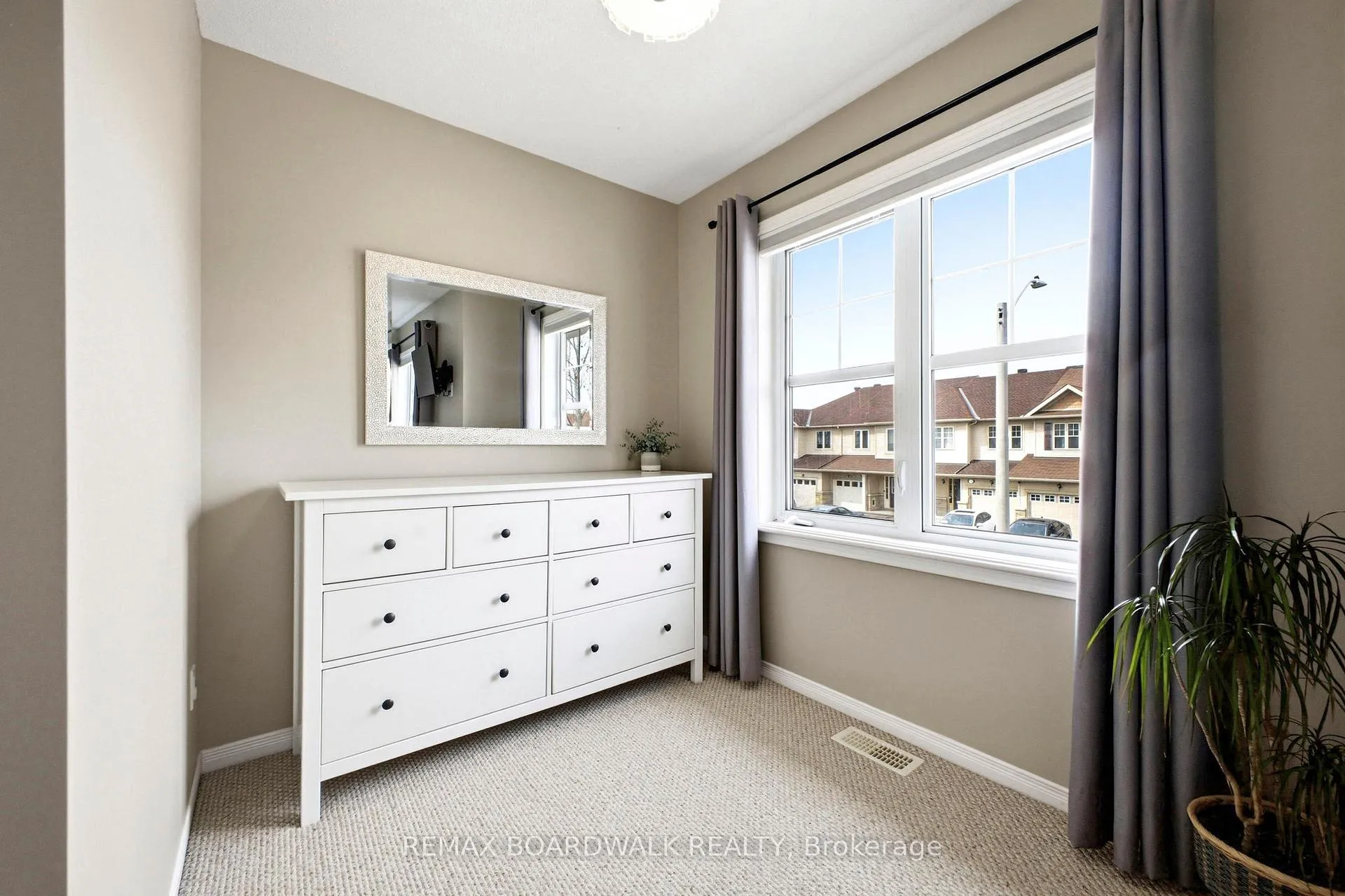 Photo 14 of 110 Prem Circle, Ottawa, Barrhaven - Cedargrove/Fraserdale — HOMEH