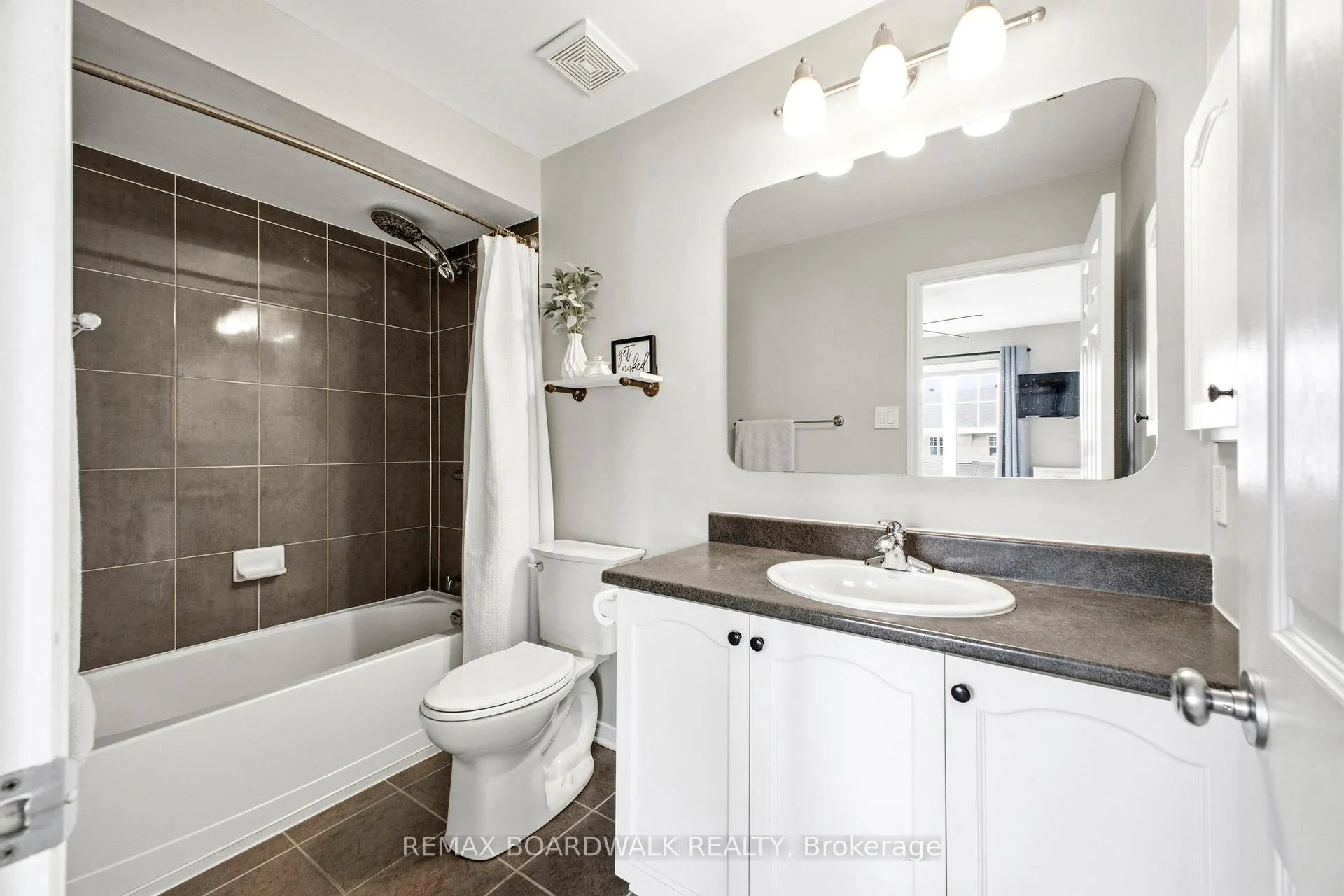 Photo 16 of 110 Prem Circle, Ottawa, Barrhaven - Cedargrove/Fraserdale — HOMEH