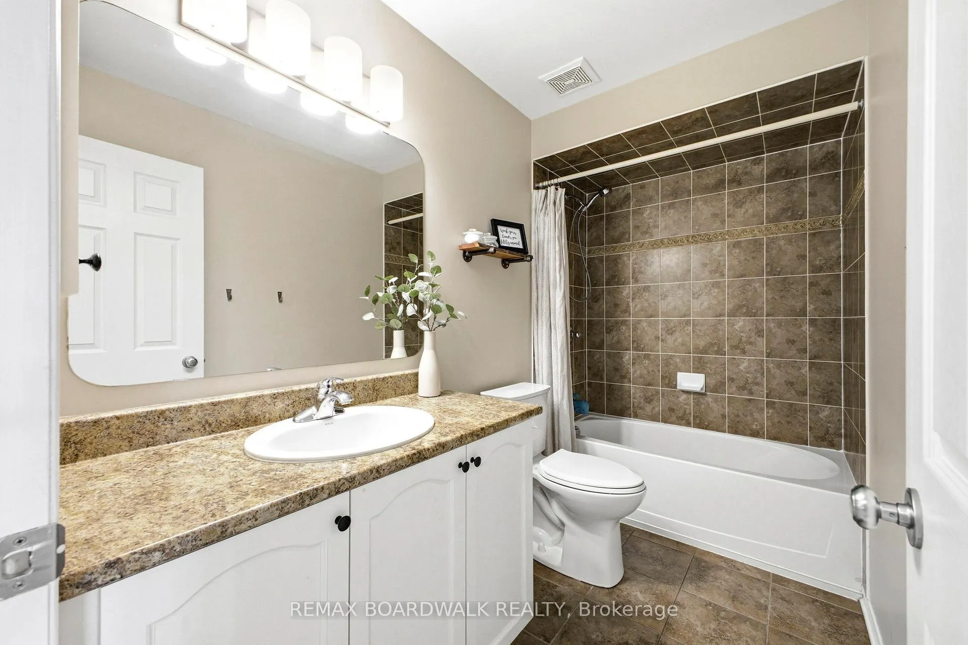 Photo 17 of 110 Prem Circle, Ottawa, Barrhaven - Cedargrove/Fraserdale — HOMEH