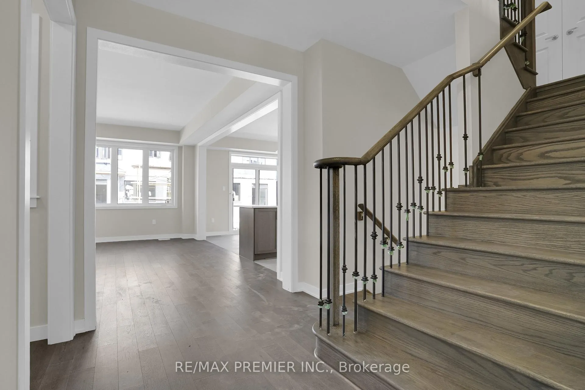 Photo 6 of 28 Downriver Drive, Welland, Dain City — HOMEH