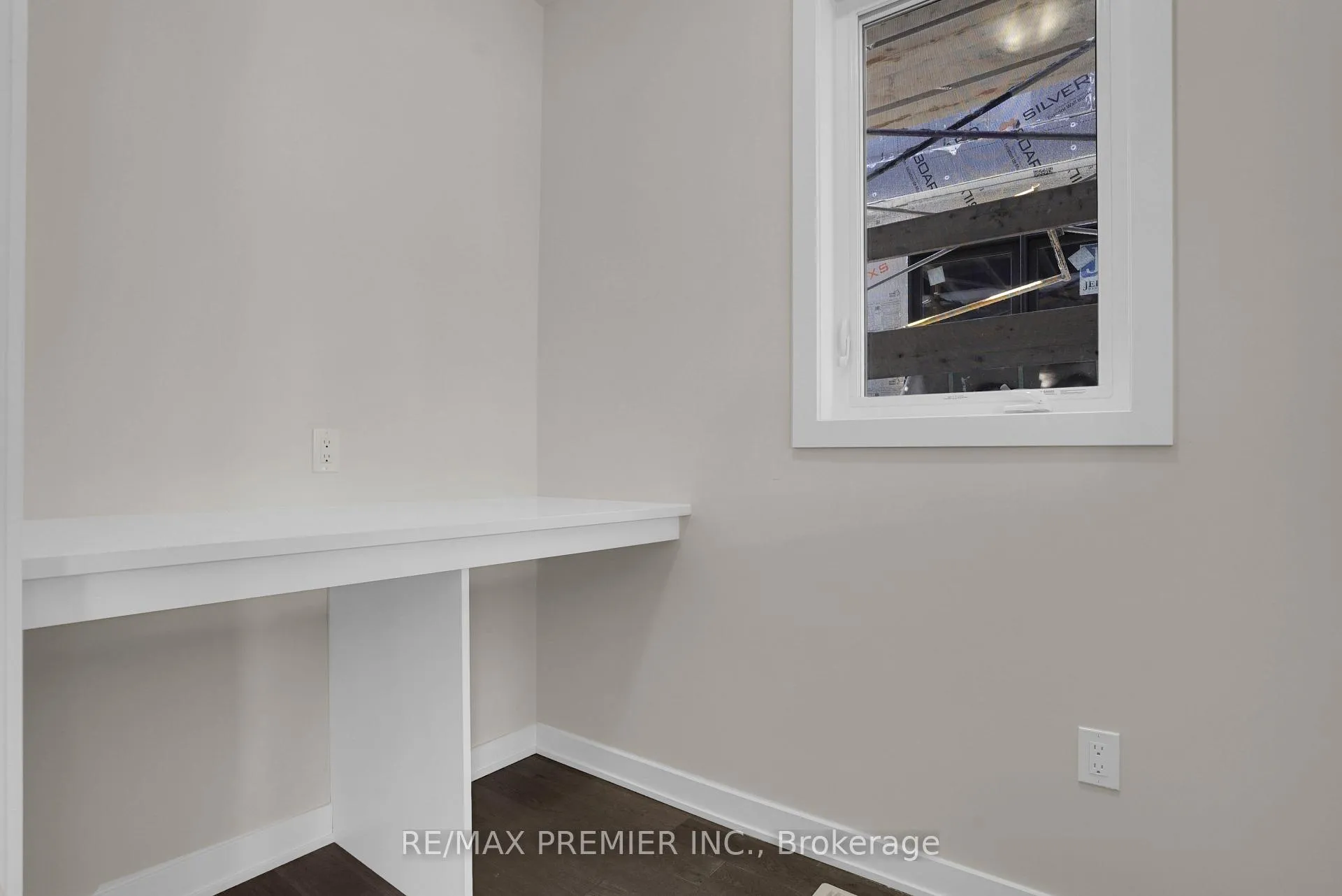 Photo 7 of 28 Downriver Drive, Welland, Dain City — HOMEH