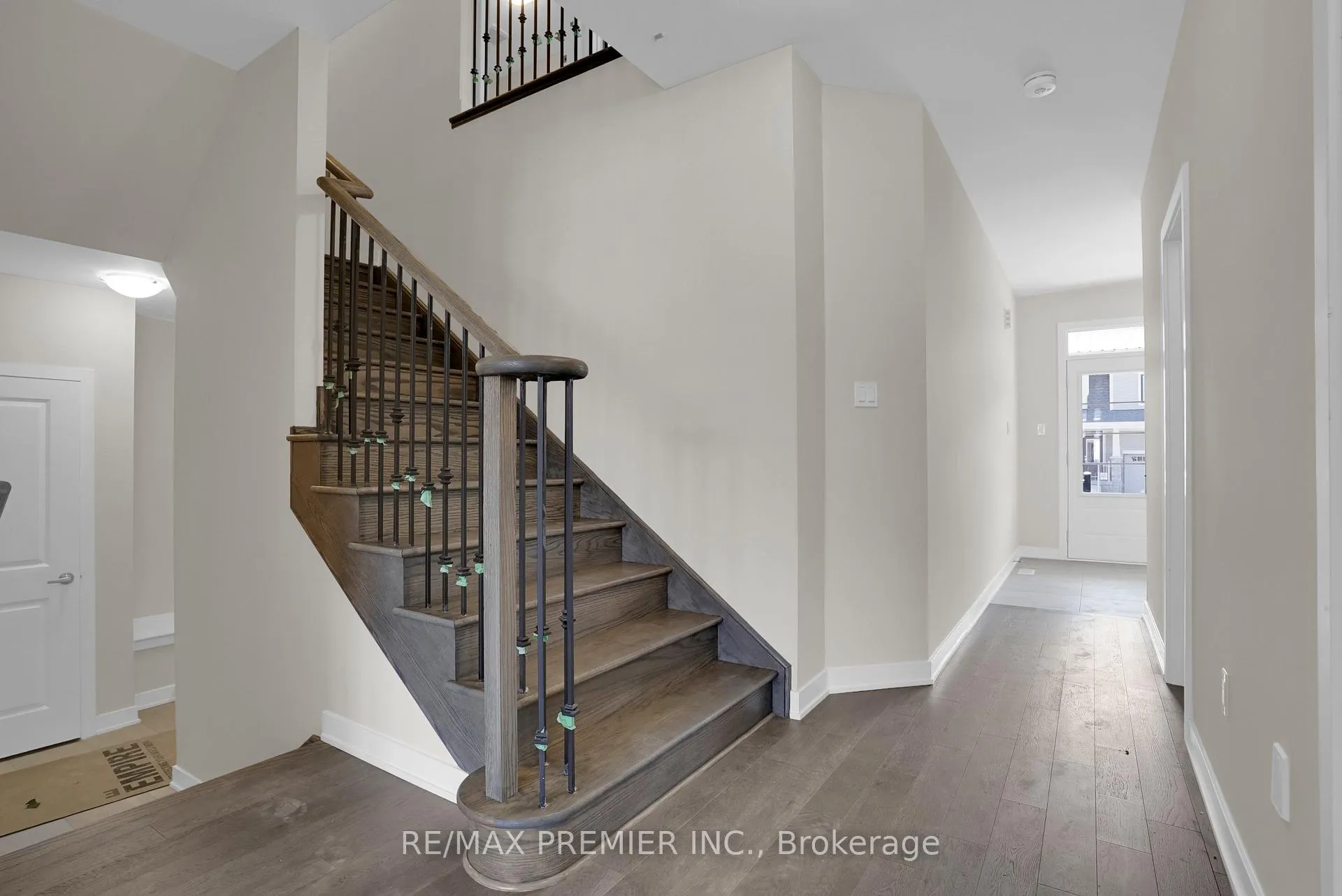 Photo 8 of 28 Downriver Drive, Welland, Dain City — HOMEH