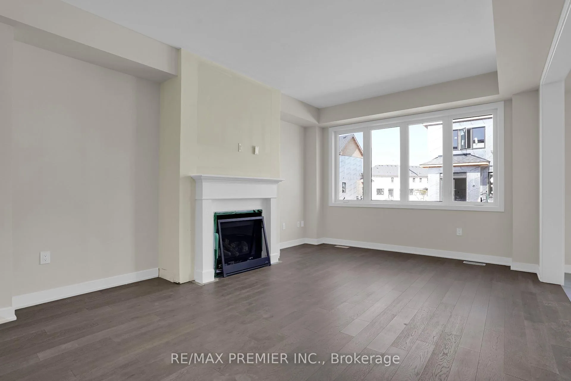 Photo 9 of 28 Downriver Drive, Welland, Dain City — HOMEH