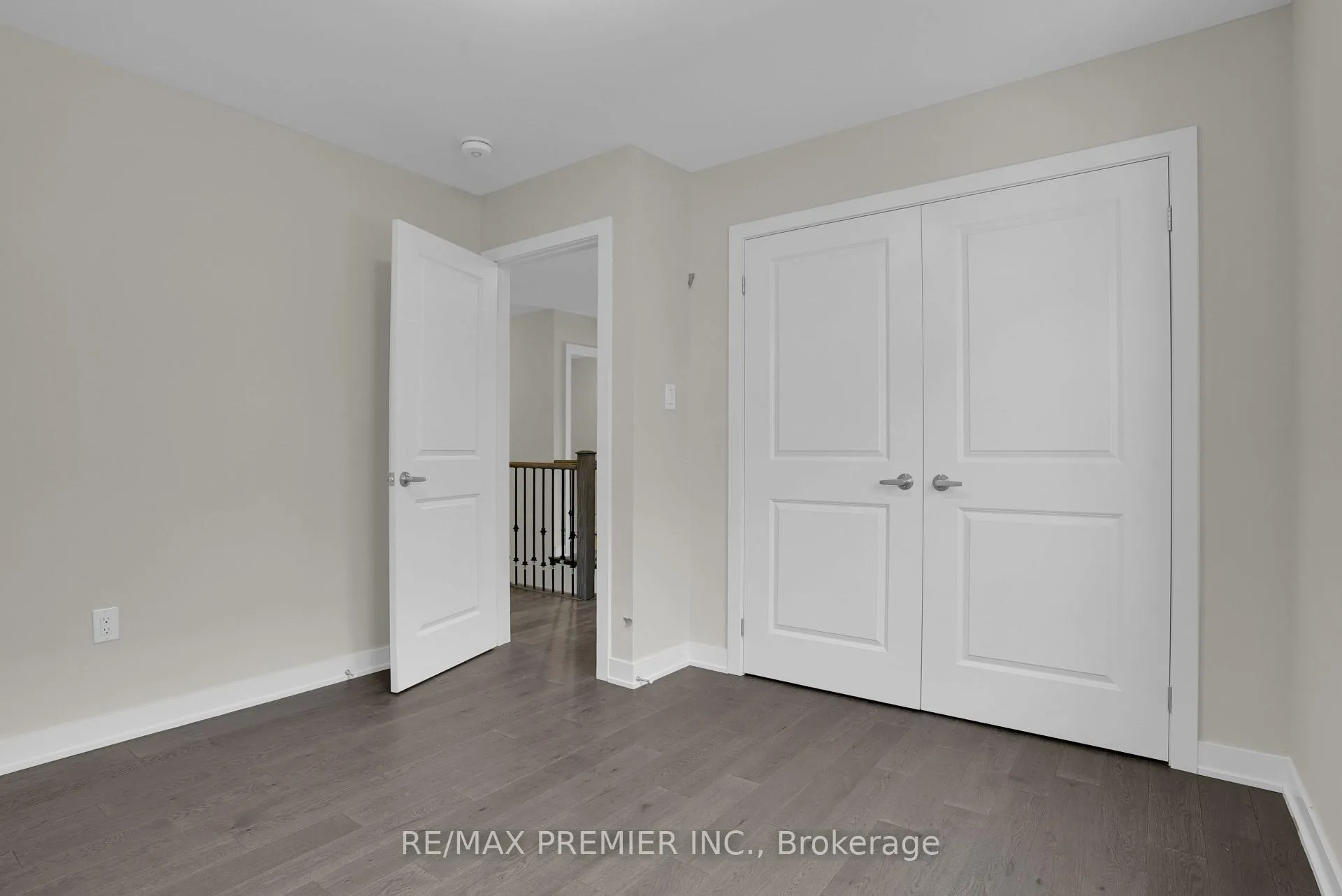 Photo 13 of 28 Downriver Drive, Welland, Dain City — HOMEH