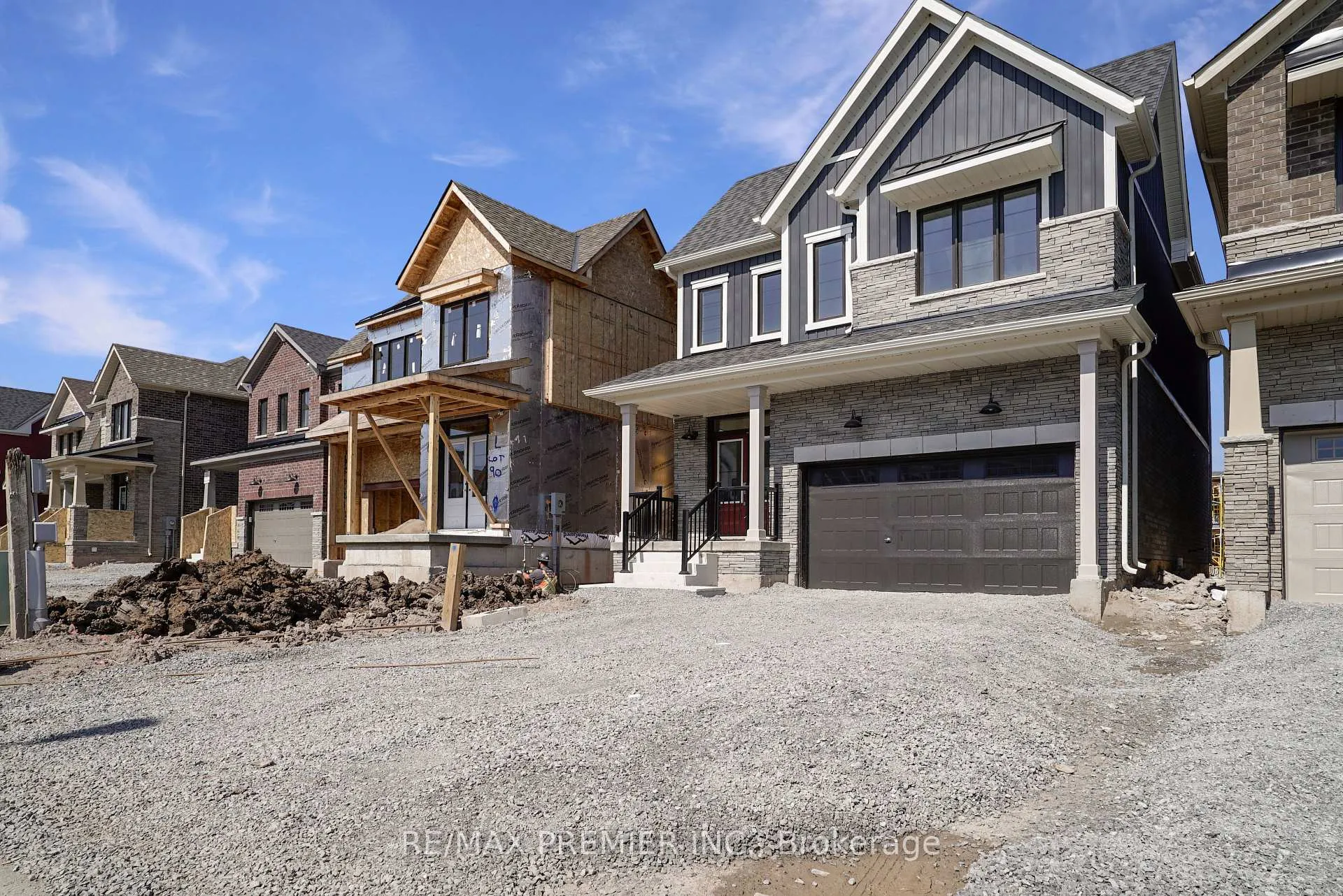 Photo 23 of 28 Downriver Drive, Welland, Dain City — HOMEH