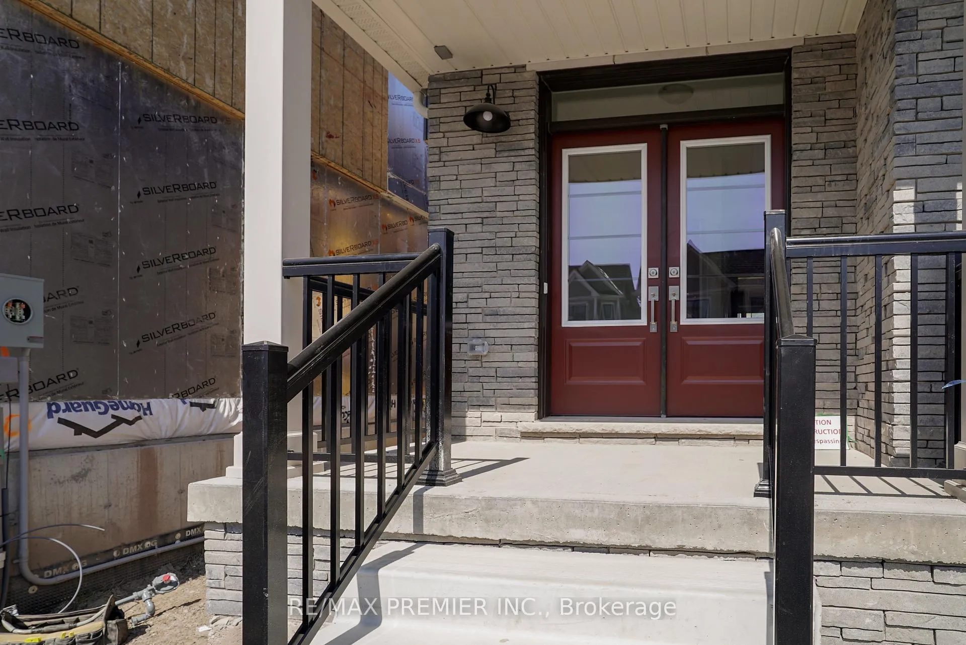 Photo 24 of 28 Downriver Drive, Welland, Dain City — HOMEH