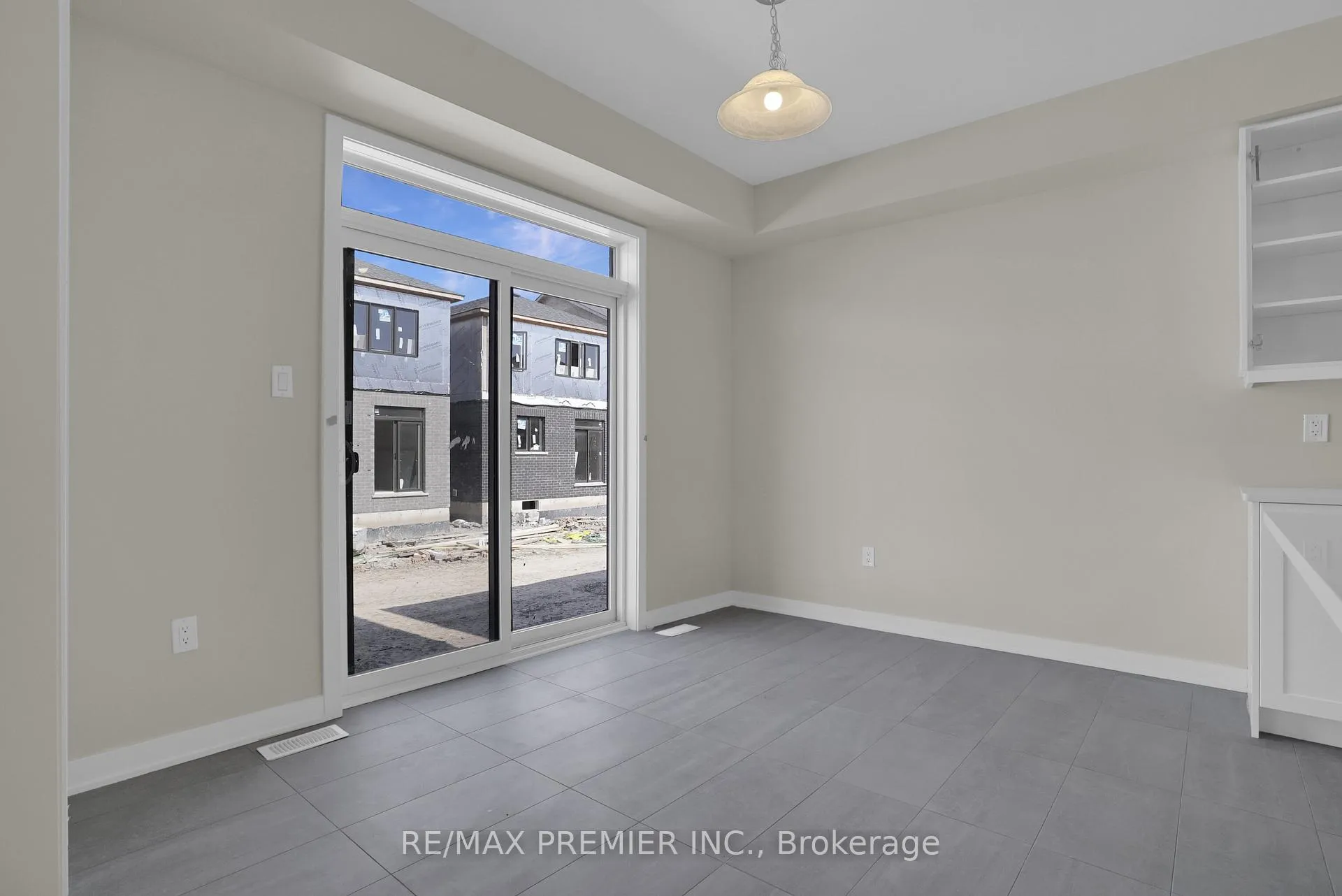 Photo 31 of 28 Downriver Drive, Welland, Dain City — HOMEH
