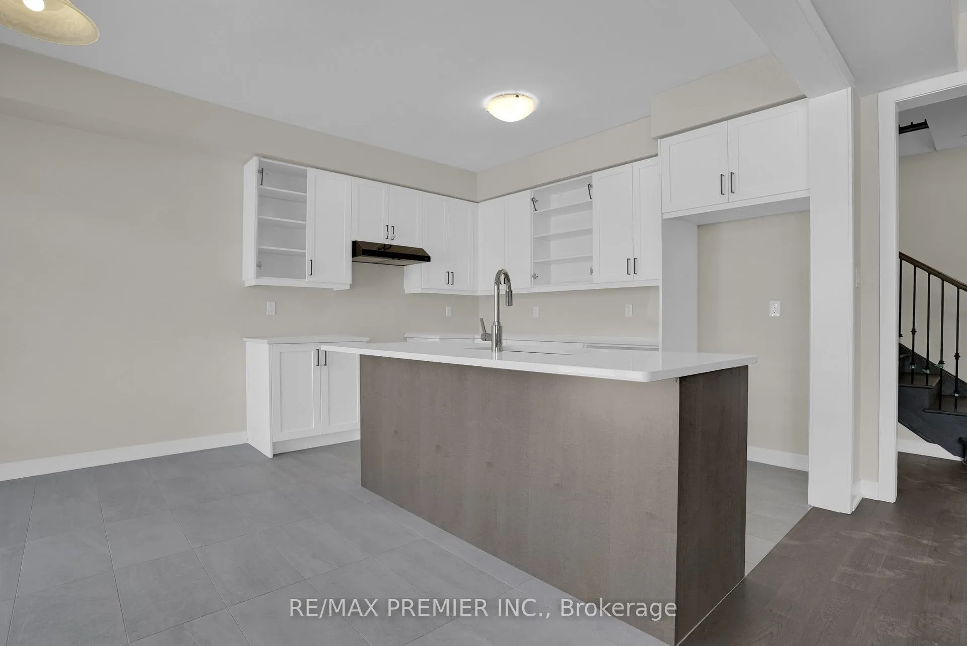 Photo 32 of 28 Downriver Drive, Welland, Dain City — HOMEH