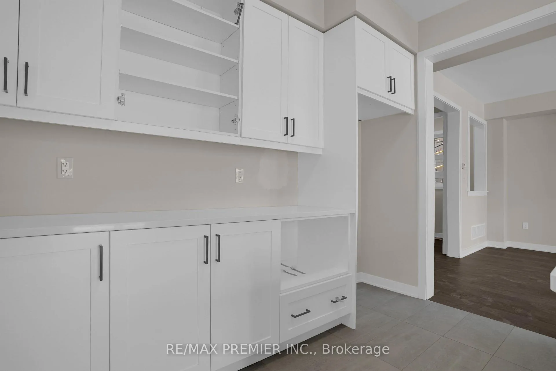 Photo 36 of 28 Downriver Drive, Welland, Dain City — HOMEH