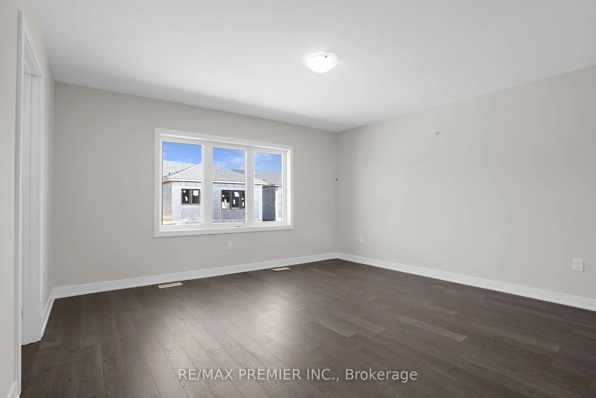 Photo 41 of 28 Downriver Drive, Welland, Dain City — HOMEH