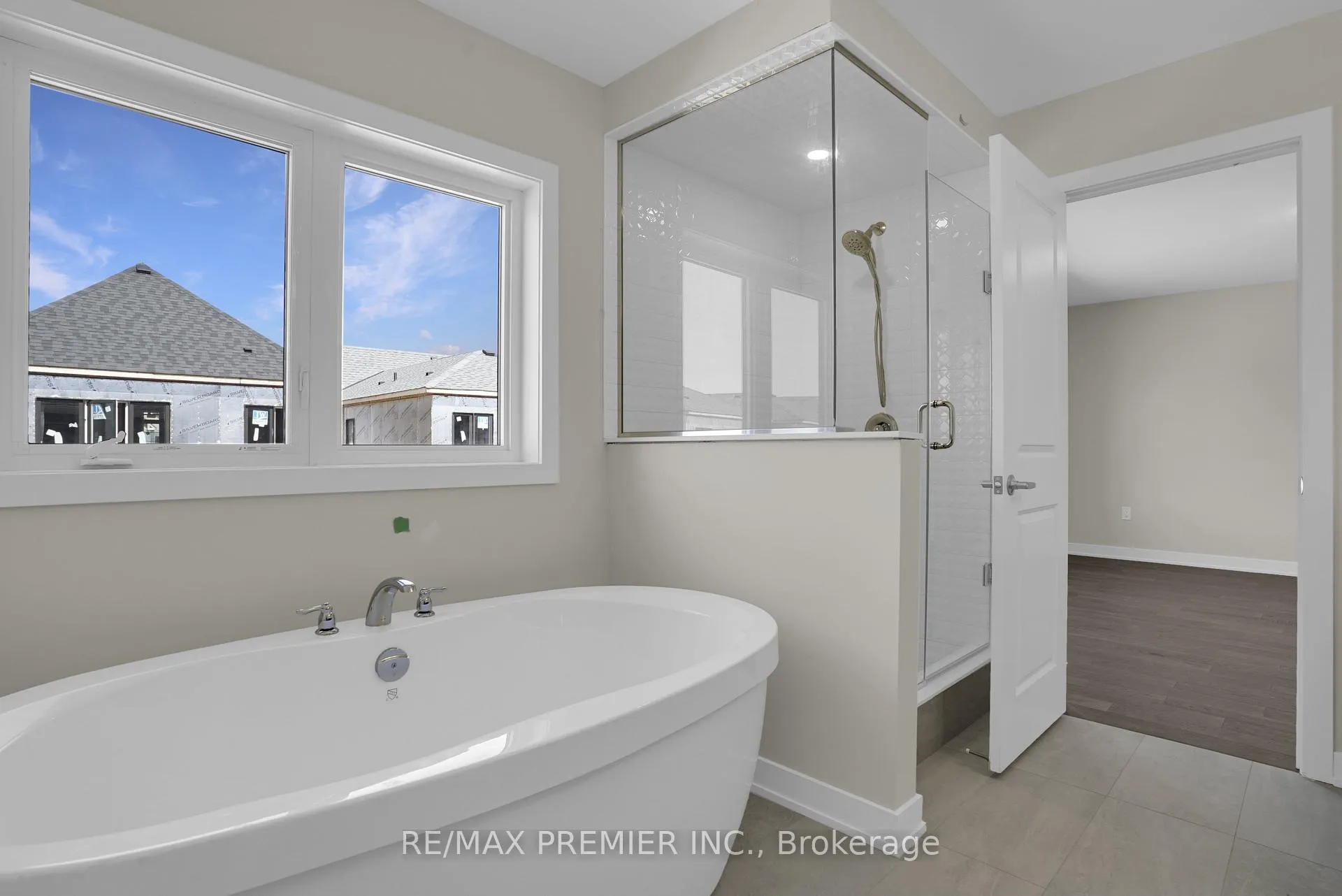Photo 45 of 28 Downriver Drive, Welland, Dain City — HOMEH