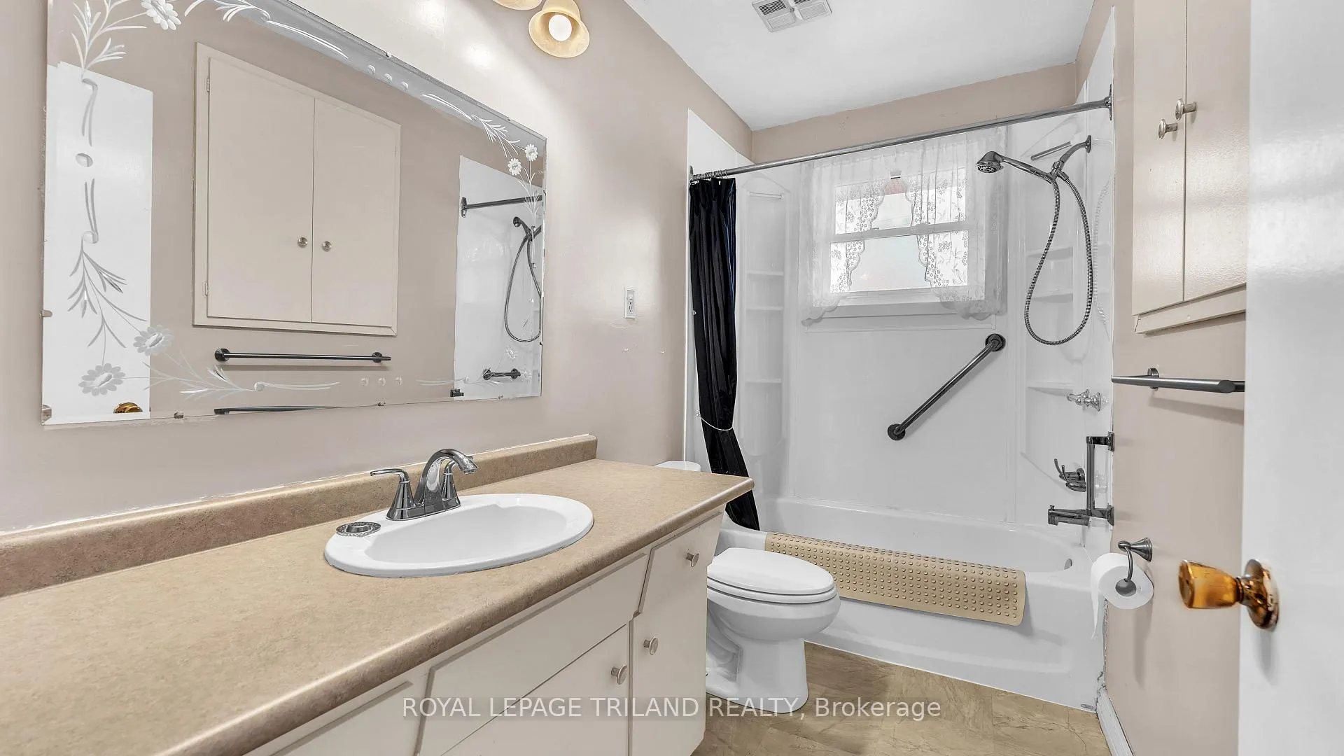 Photo 7 of 1211 Sorrel Road, London, East D — HOMEH