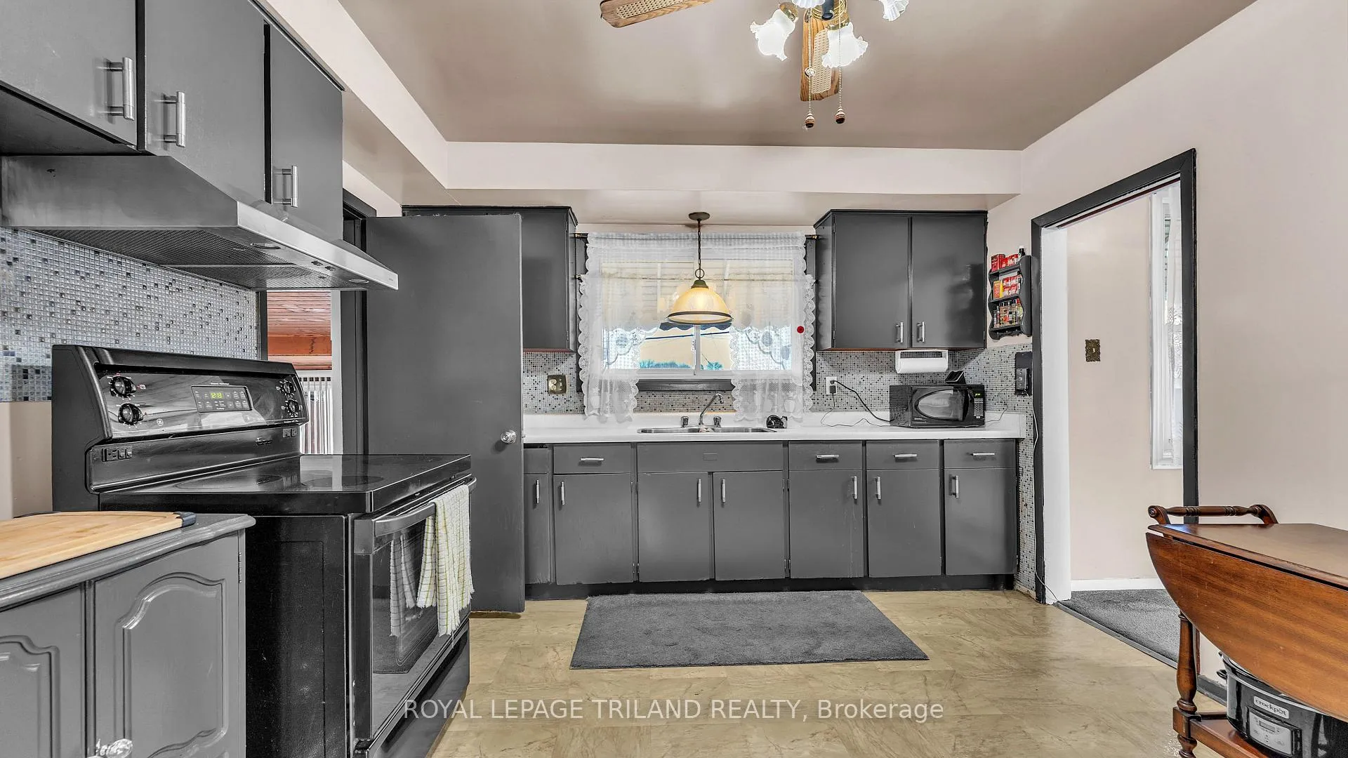 Photo 11 of 1211 Sorrel Road, London, East D — HOMEH