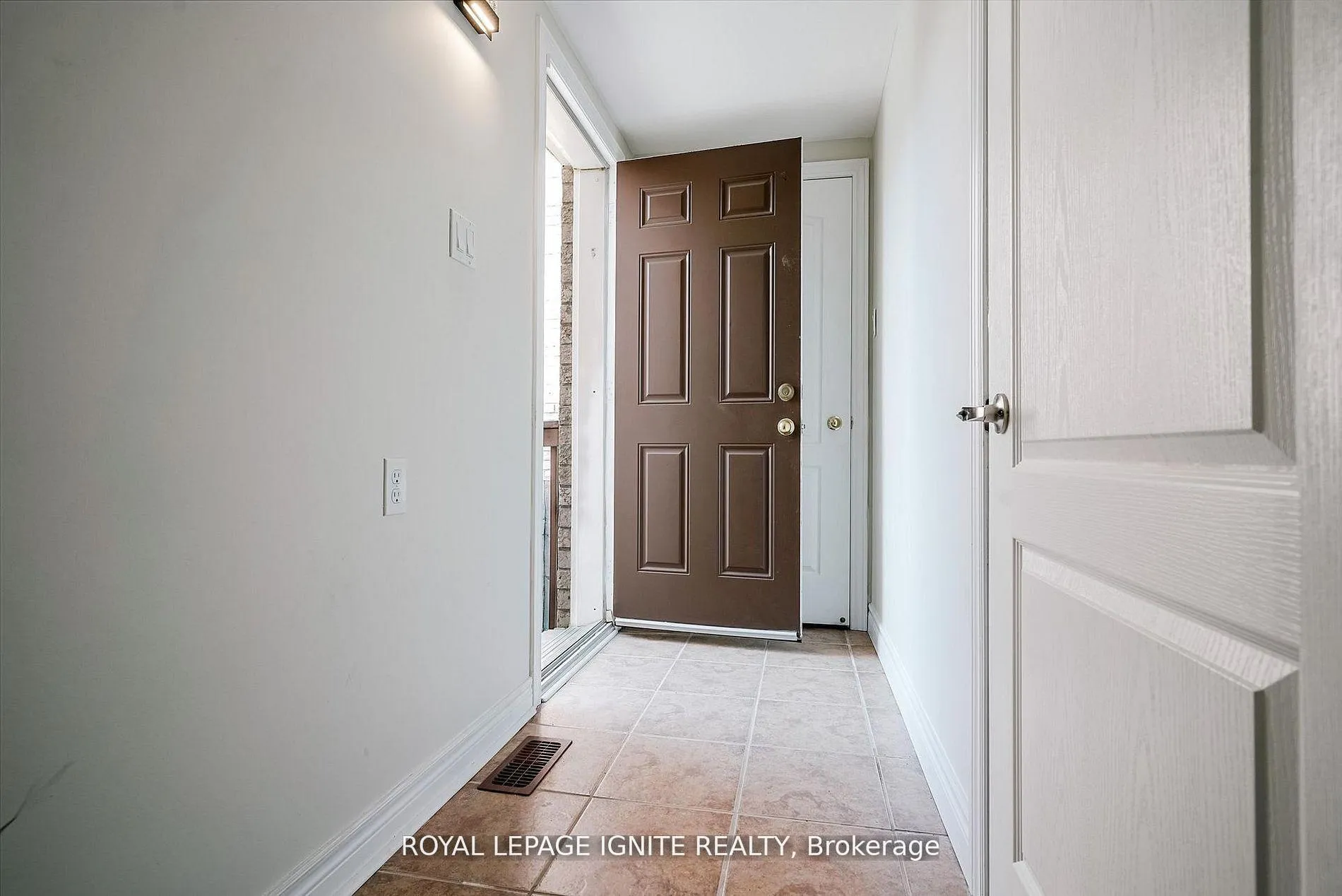 Photo 8 of Unit Bsmt, 14 Anjac Crescent, Markham, Greensborough — HOMEH