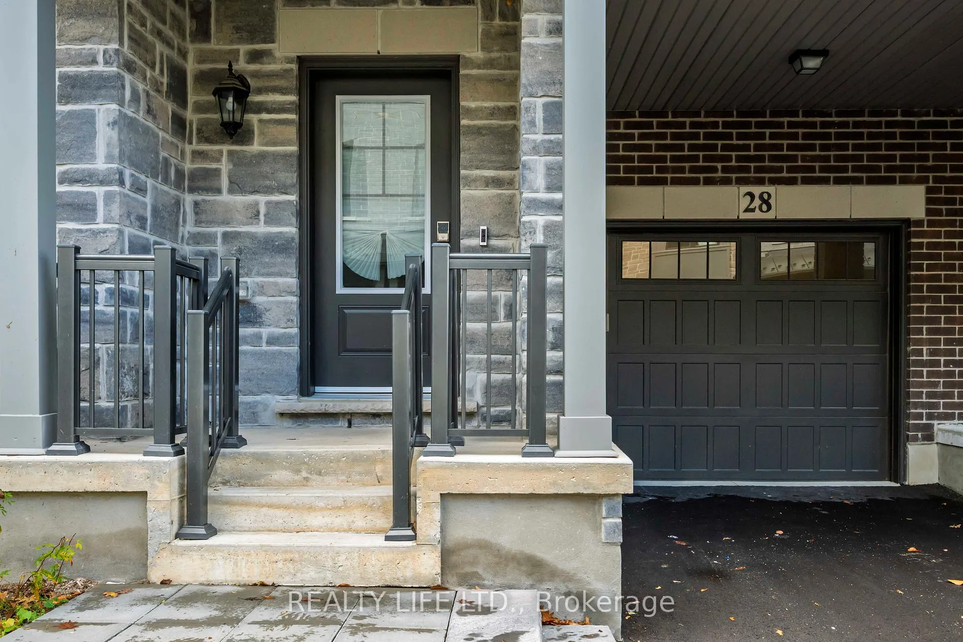 Photo 2 of 28 Folcroft Street, Brampton, Credit Valley — HOMEH
