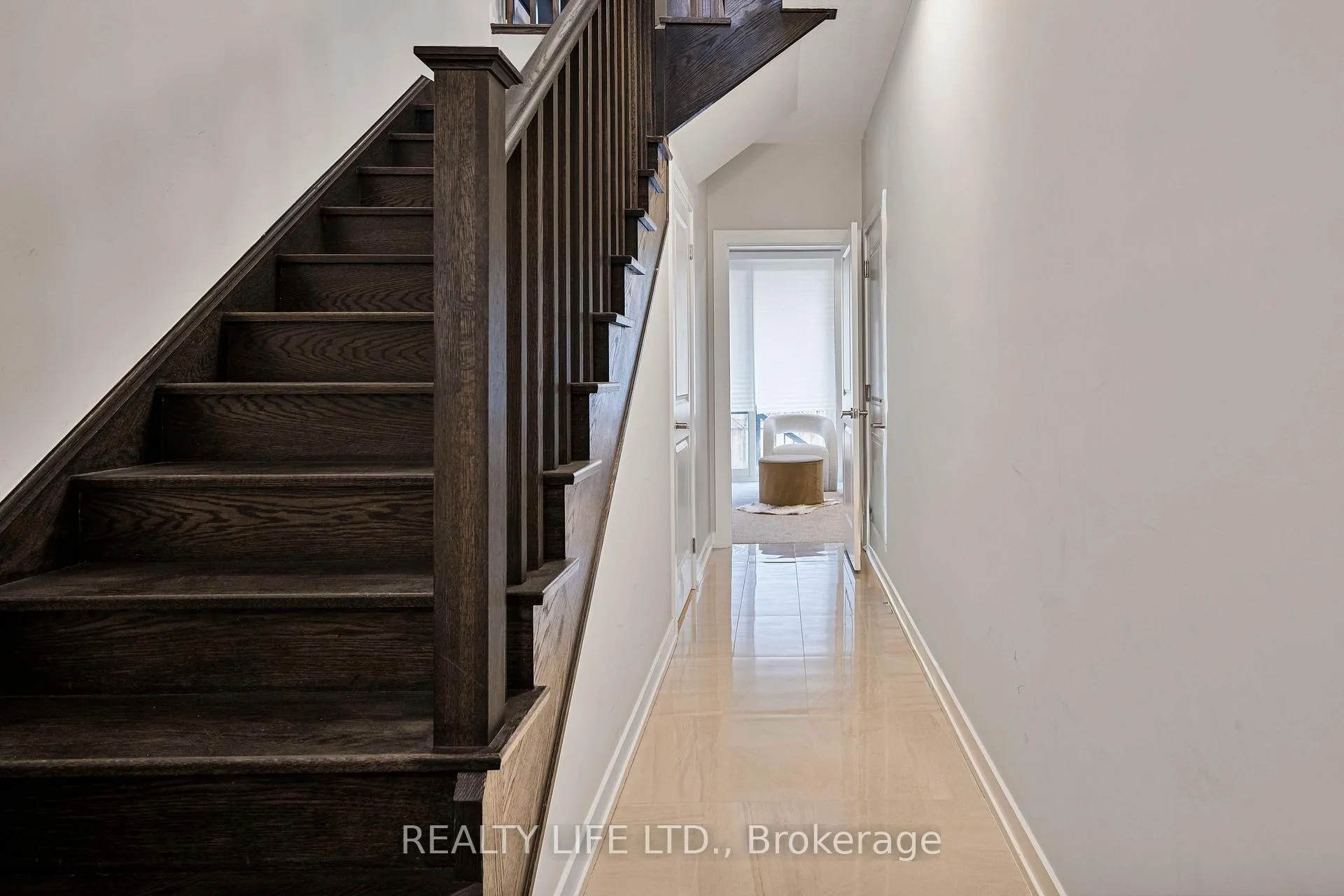 Photo 4 of 28 Folcroft Street, Brampton, Credit Valley — HOMEH