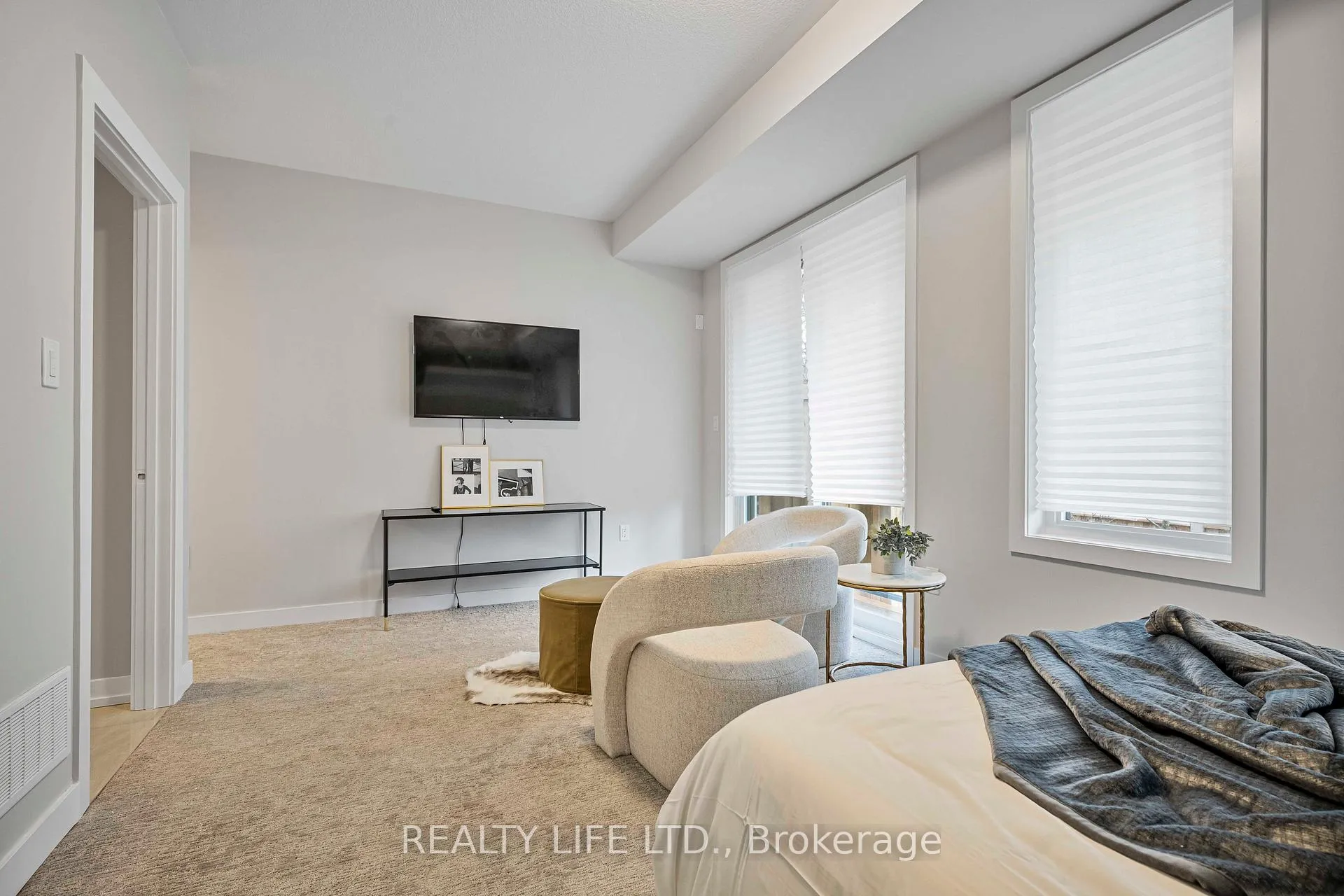 Photo 6 of 28 Folcroft Street, Brampton, Credit Valley — HOMEH