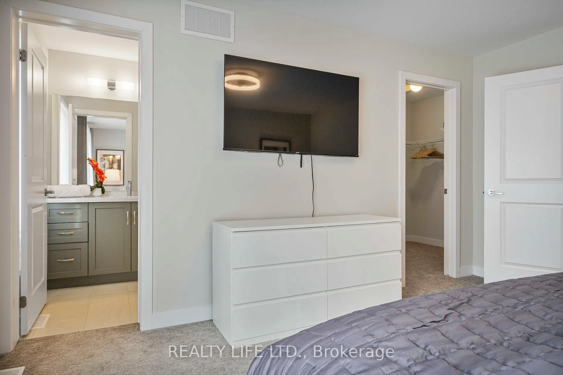 Photo 29 of 28 Folcroft Street, Brampton, Credit Valley — HOMEH
