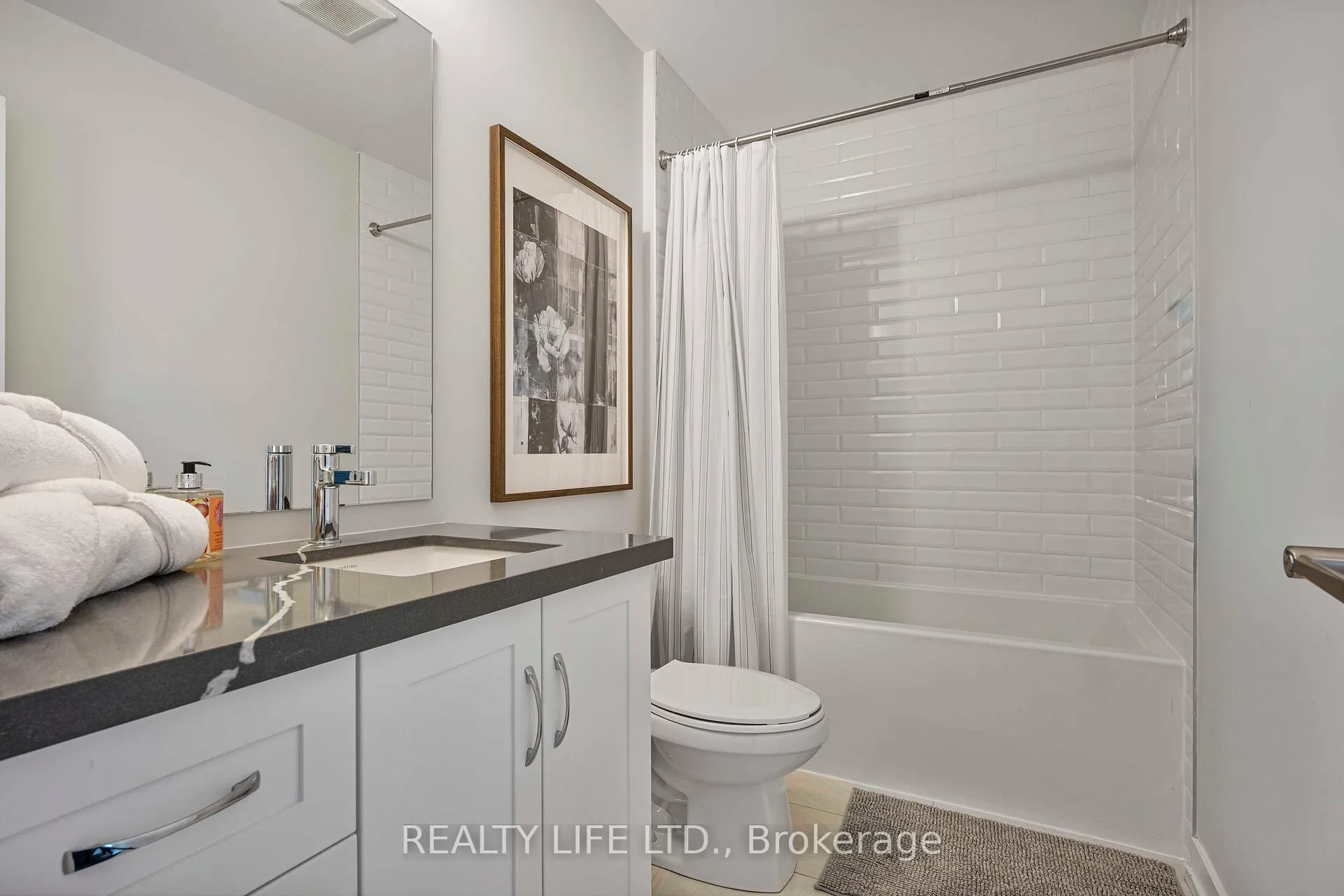 Photo 34 of 28 Folcroft Street, Brampton, Credit Valley — HOMEH