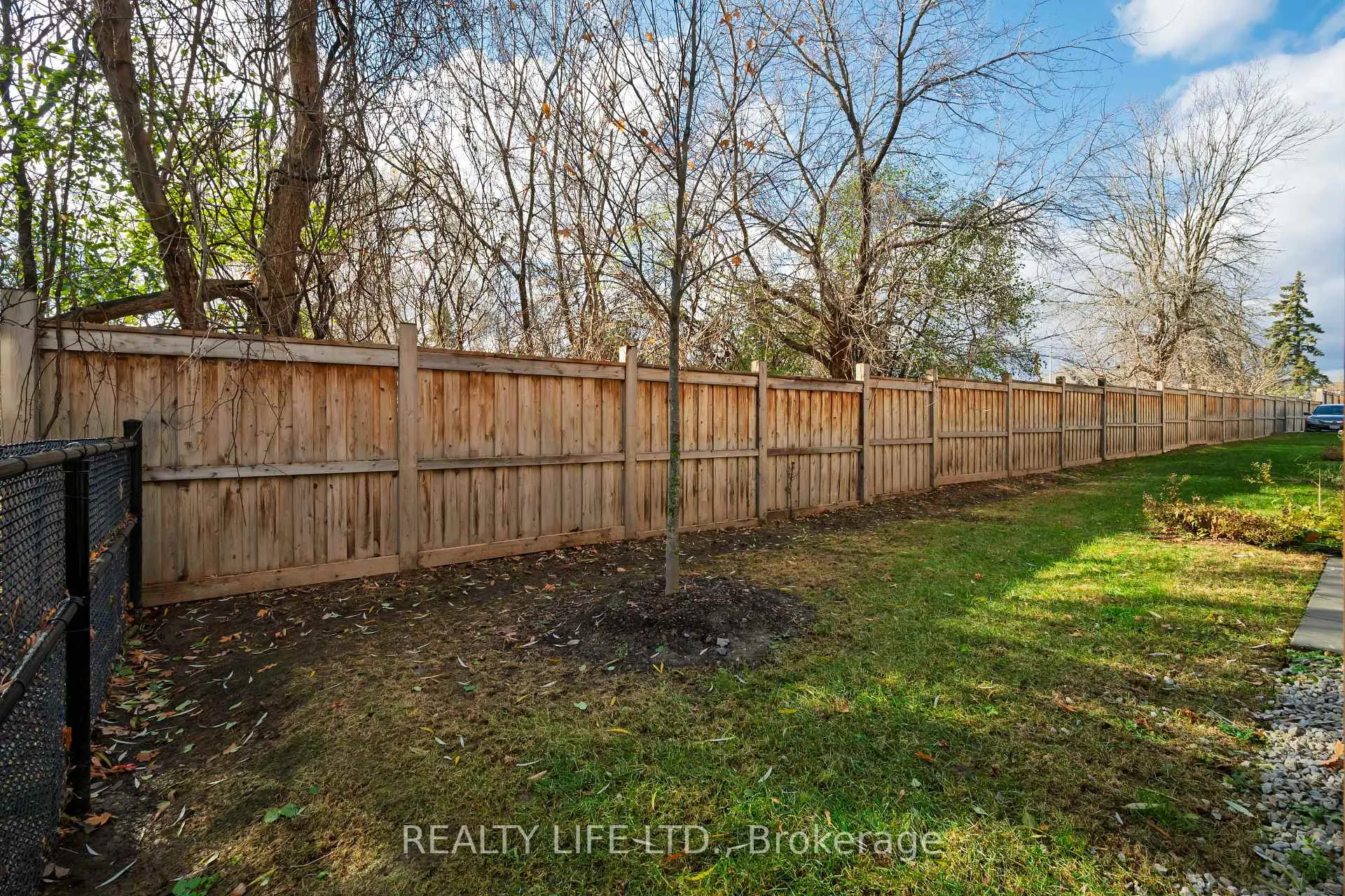 Photo 47 of 28 Folcroft Street, Brampton, Credit Valley — HOMEH