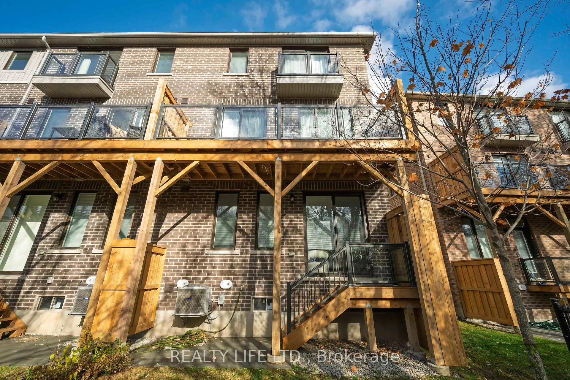 Photo 48 of 28 Folcroft Street, Brampton, Credit Valley — HOMEH