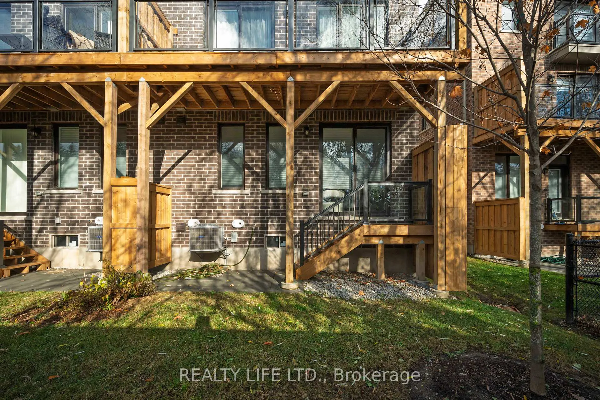 Photo 49 of 28 Folcroft Street, Brampton, Credit Valley — HOMEH