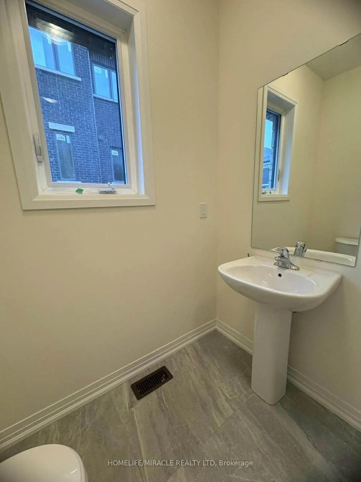 Photo 5 of 14 Rumi Court, Vaughan, Patterson — HOMEH