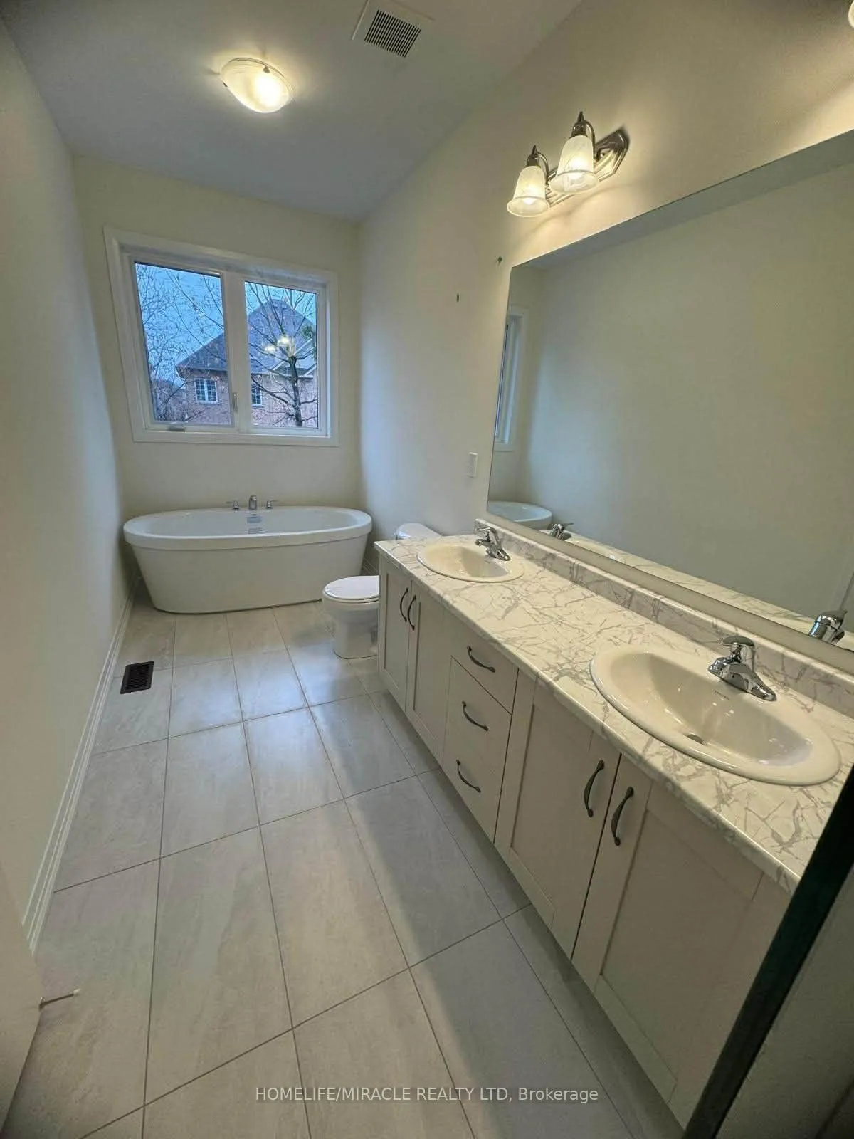 Photo 12 of 14 Rumi Court, Vaughan, Patterson — HOMEH