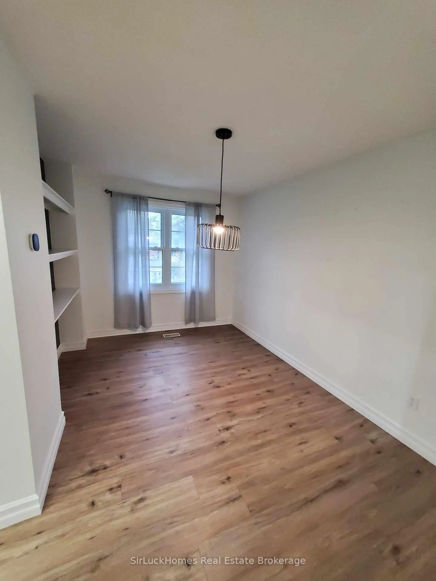 Photo 3 of Unit 12, 900 Pond View Road, London, South T — HOMEH