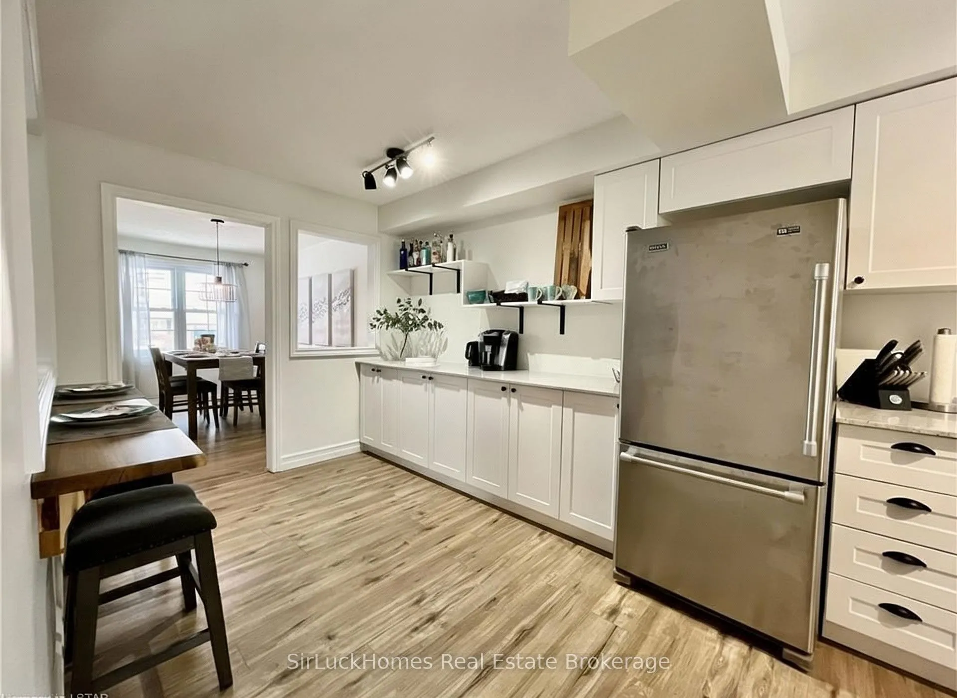 Photo 6 of Unit 12, 900 Pond View Road, London, South T — HOMEH
