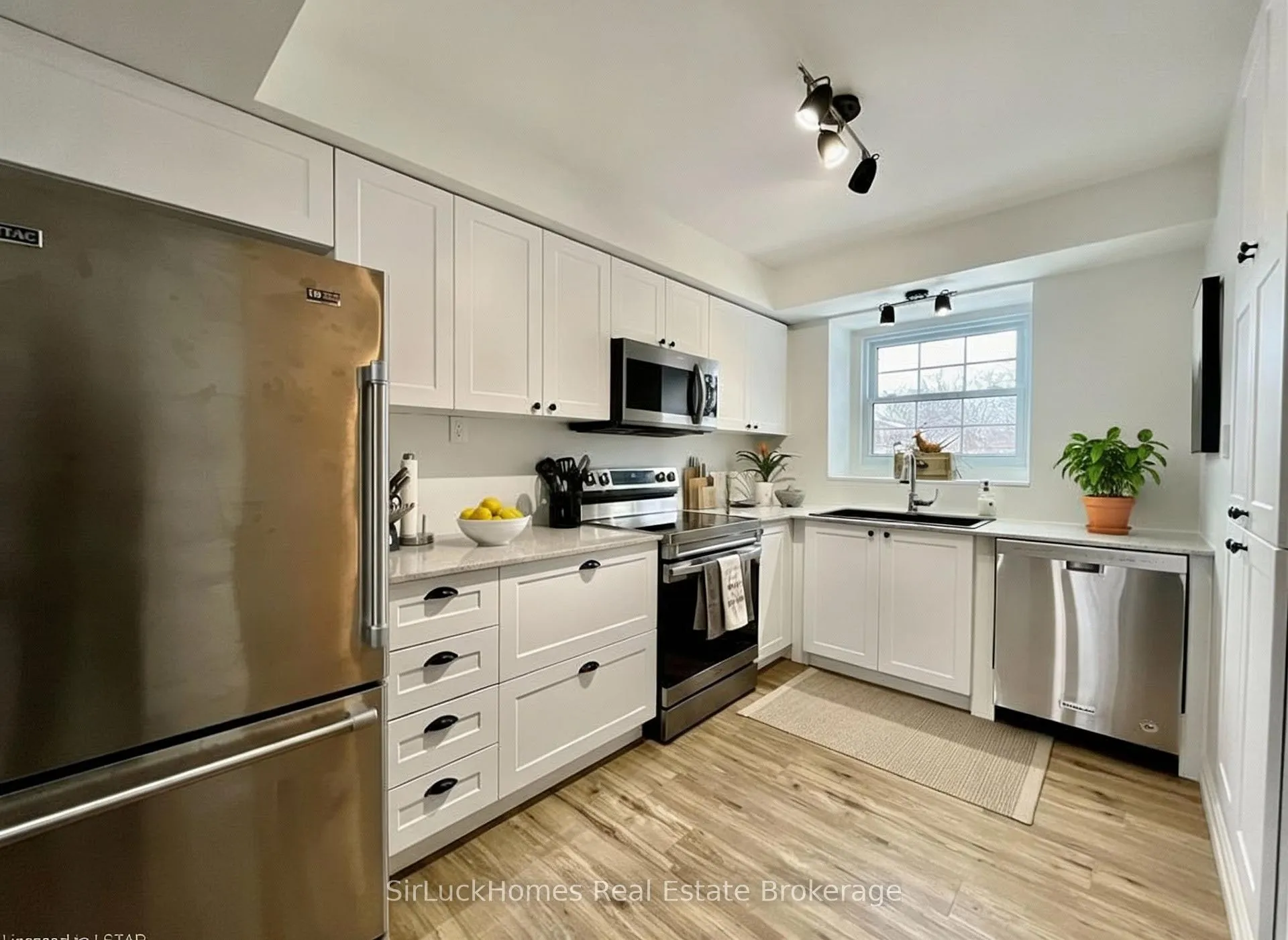 Photo 7 of Unit 12, 900 Pond View Road, London, South T — HOMEH