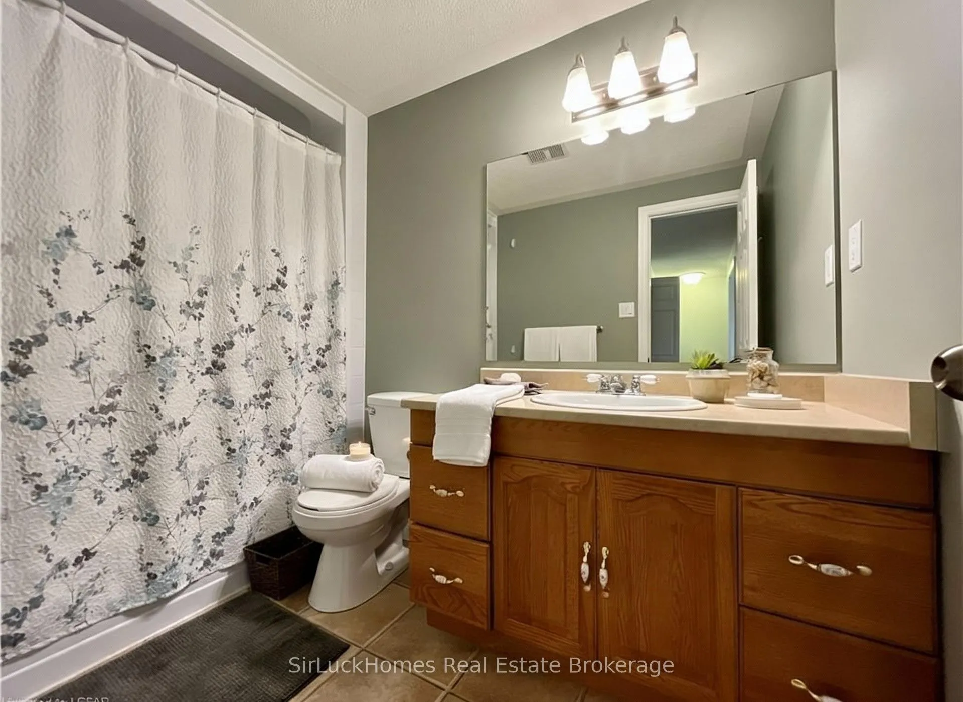Photo 14 of Unit 12, 900 Pond View Road, London, South T — HOMEH