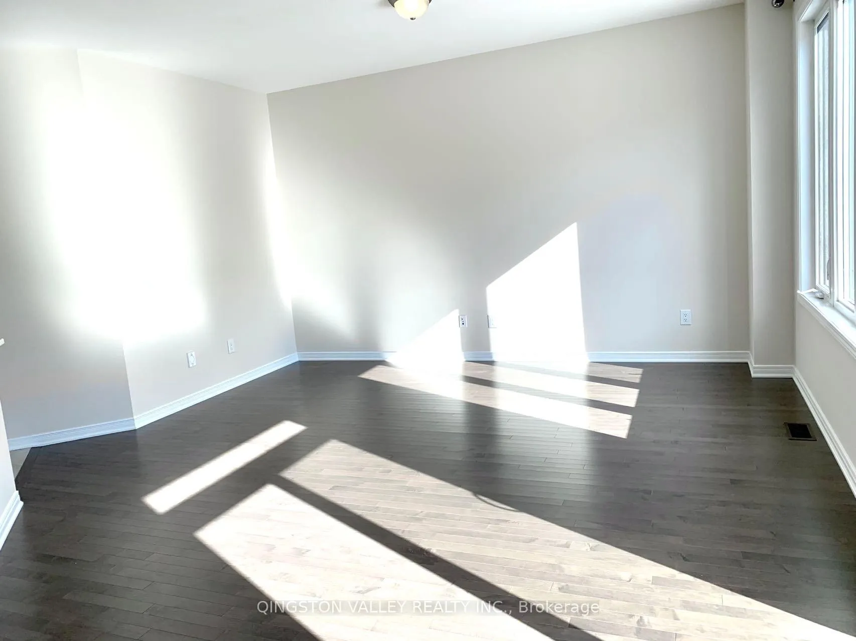 Photo 6 of 850 Element Private, Ottawa, Kanata - Emerald Meadows/Trailwest — HOMEH