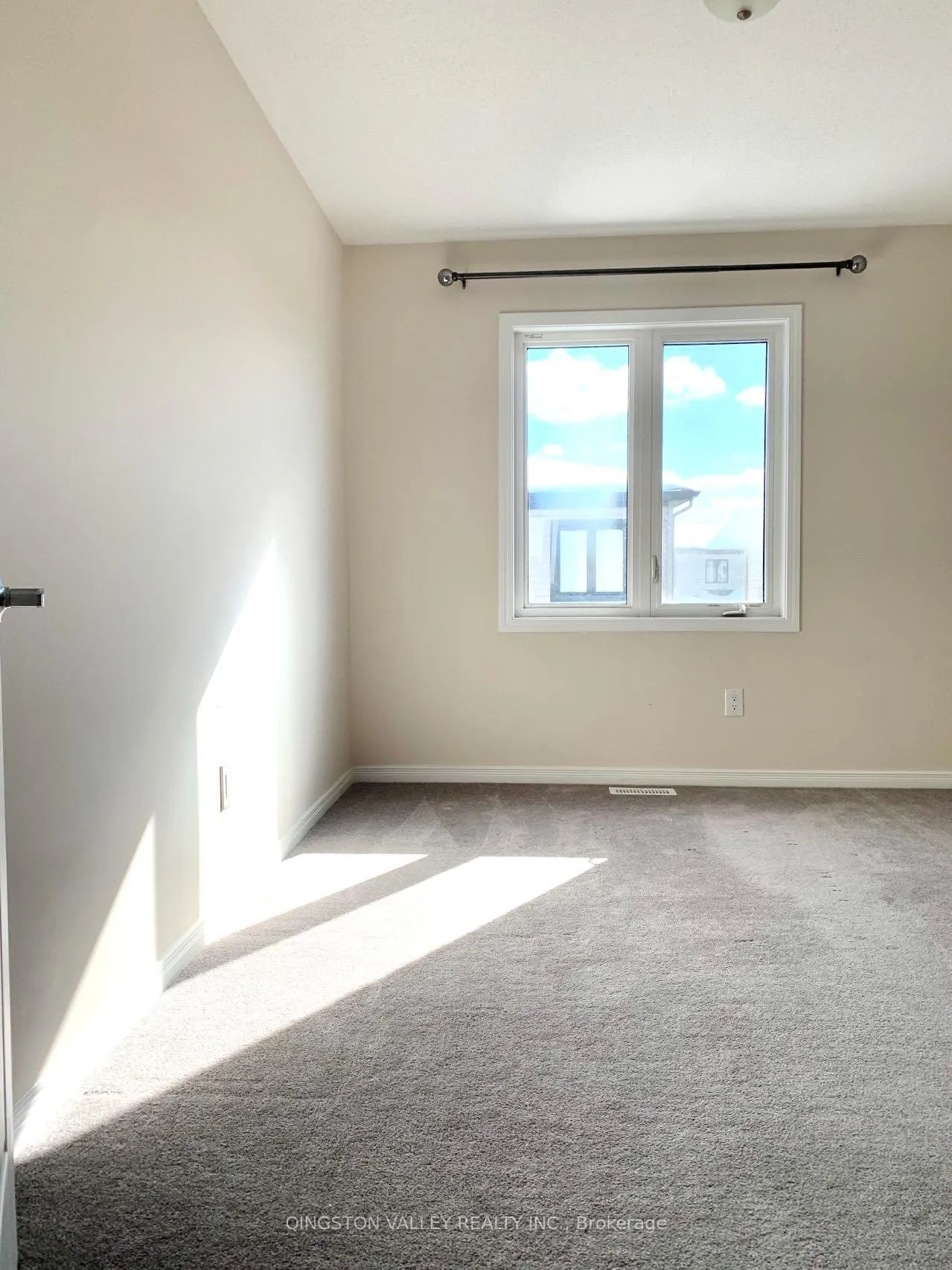 Photo 11 of 850 Element Private, Ottawa, Kanata - Emerald Meadows/Trailwest — HOMEH