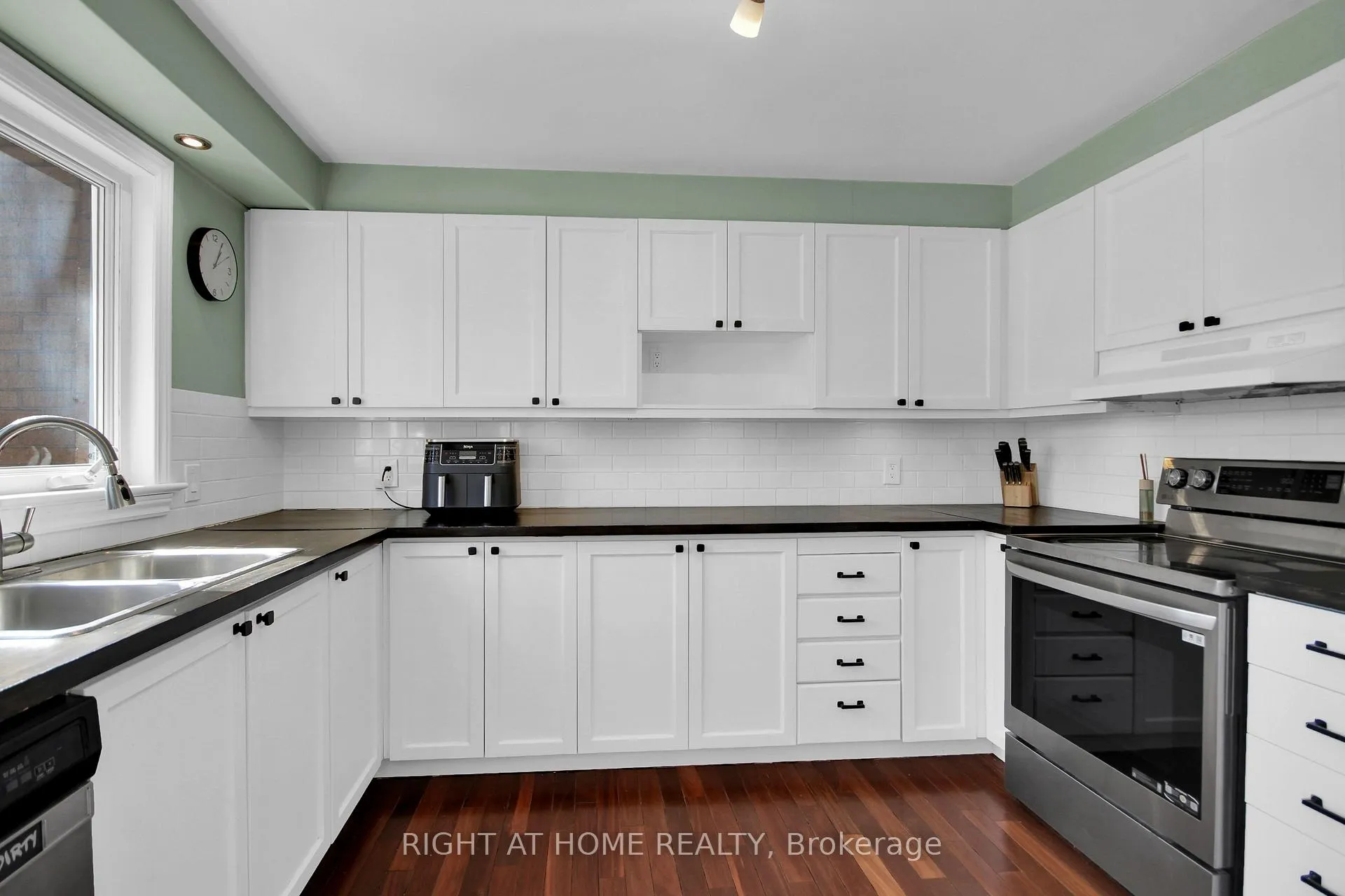Photo 19 of Unit KENMARE PL, 34 Kenmare Place, Ottawa, Barrhaven - Cedargrove/Fraserdale — HOMEH