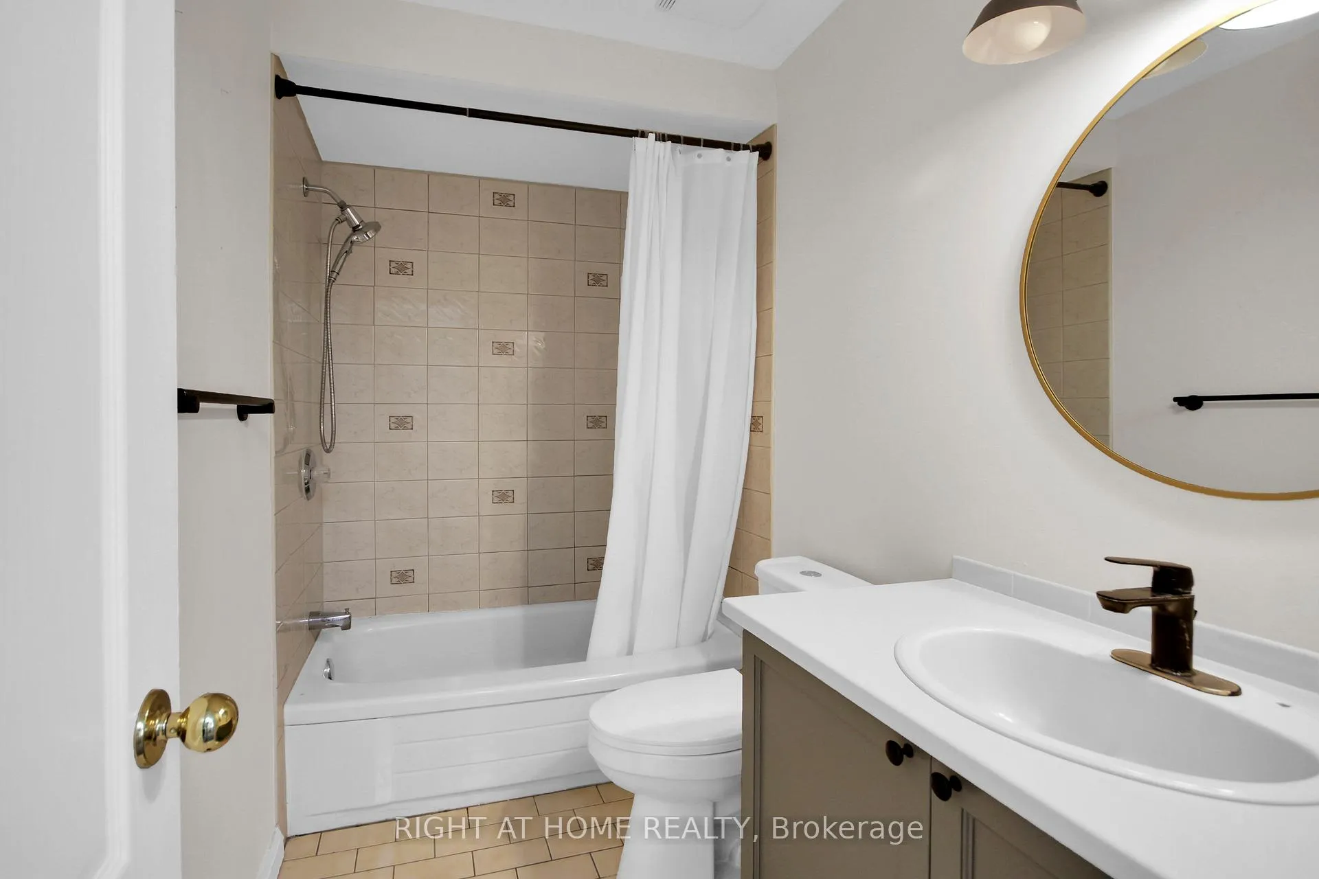 Photo 33 of Unit KENMARE PL, 34 Kenmare Place, Ottawa, Barrhaven - Cedargrove/Fraserdale — HOMEH