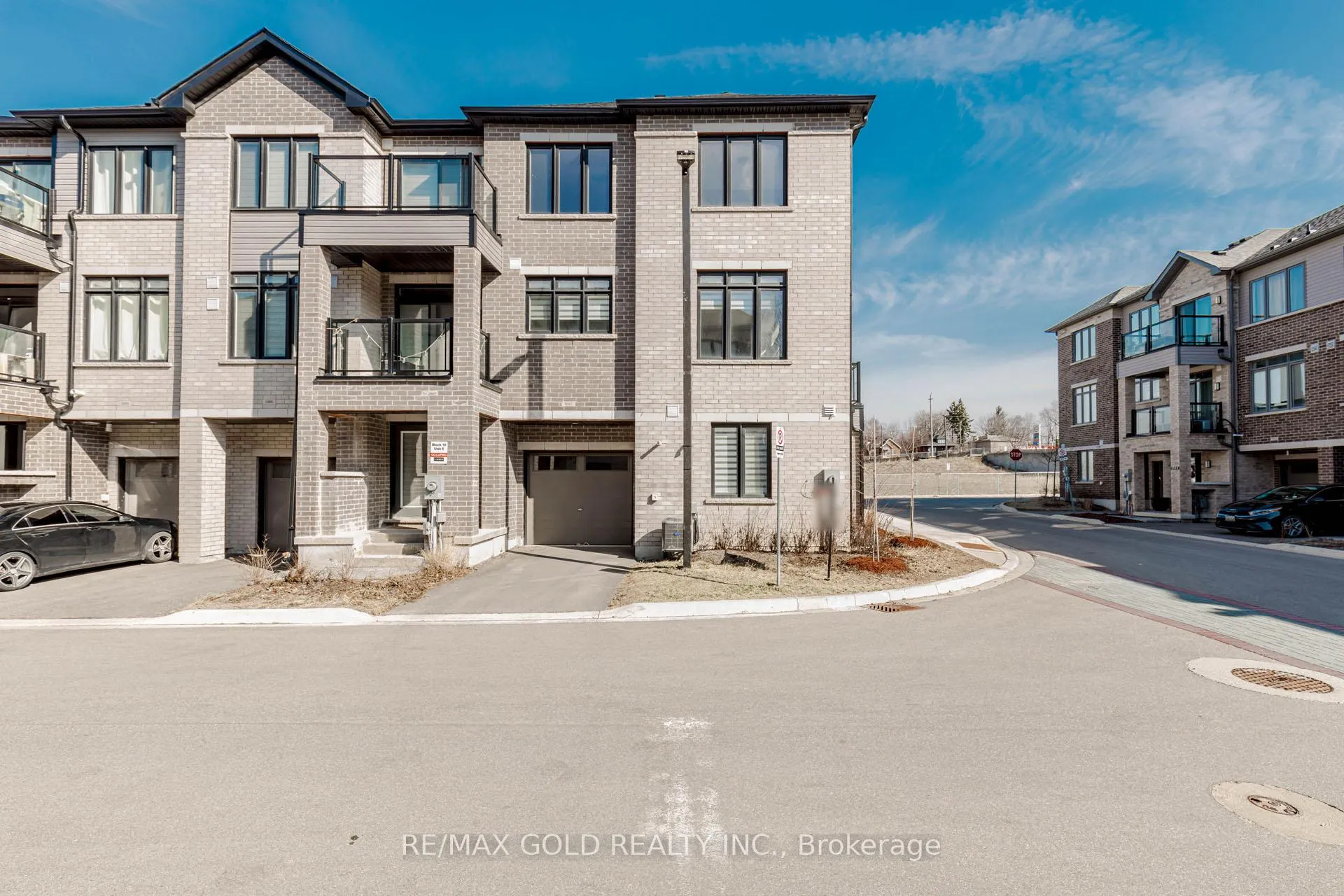 Front of 585 Colborne Street E