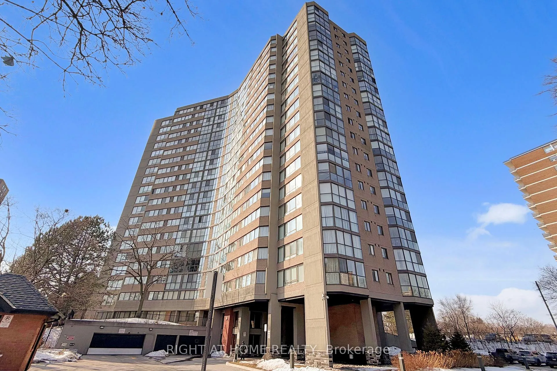 Photo 2 of Unit 2009, 40 Richview Road, Etobicoke, Humber Heights — HOMEH