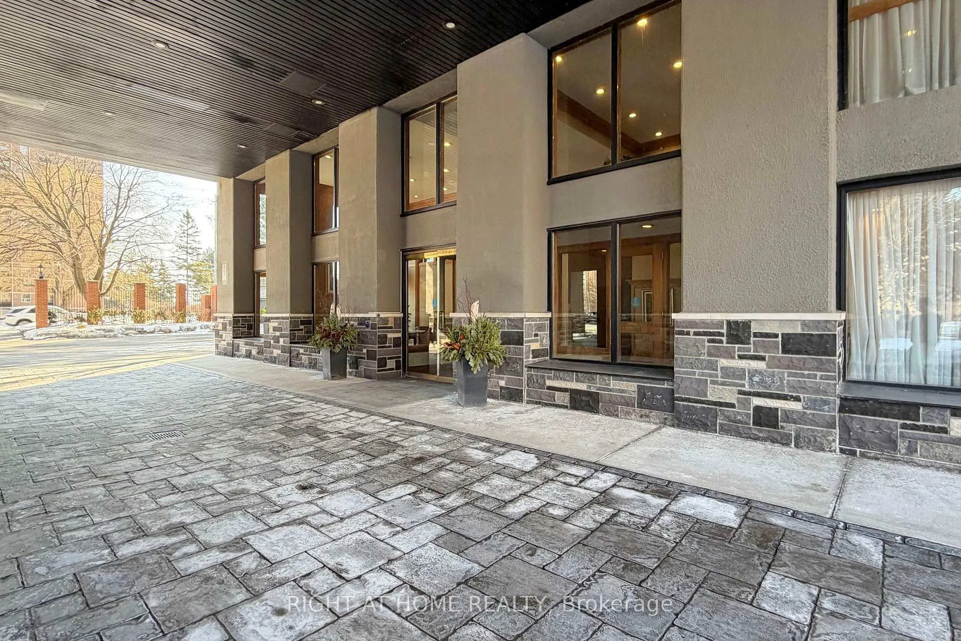 Photo 3 of Unit 2009, 40 Richview Road, Etobicoke, Humber Heights — HOMEH