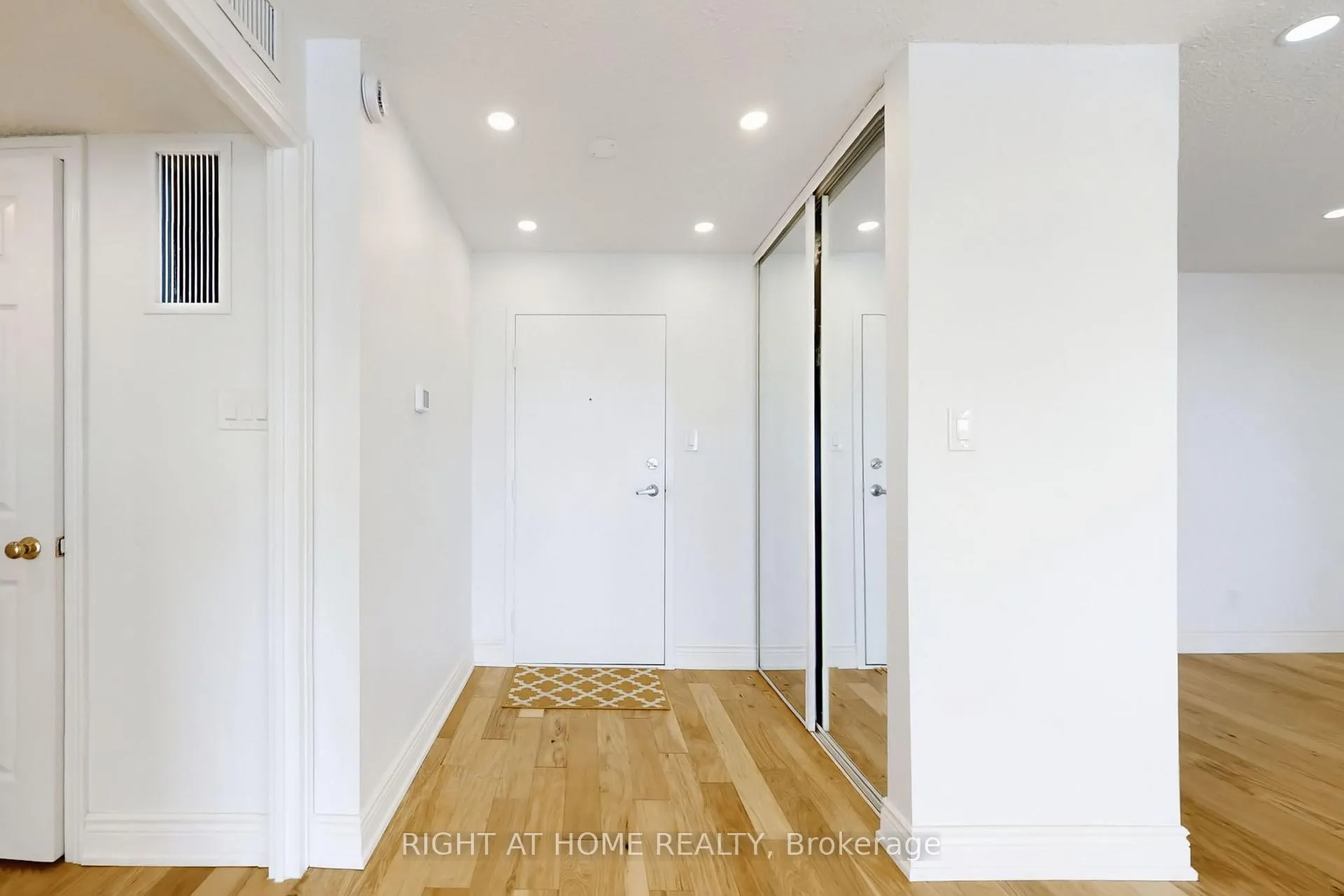 Photo 6 of Unit 2009, 40 Richview Road, Etobicoke, Humber Heights — HOMEH