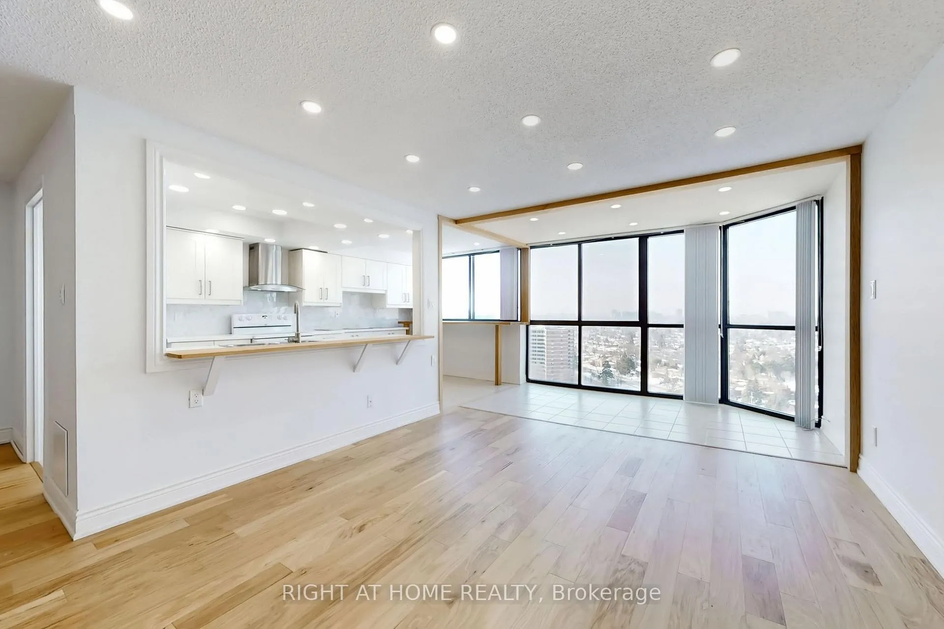 Photo 7 of Unit 2009, 40 Richview Road, Etobicoke, Humber Heights — HOMEH