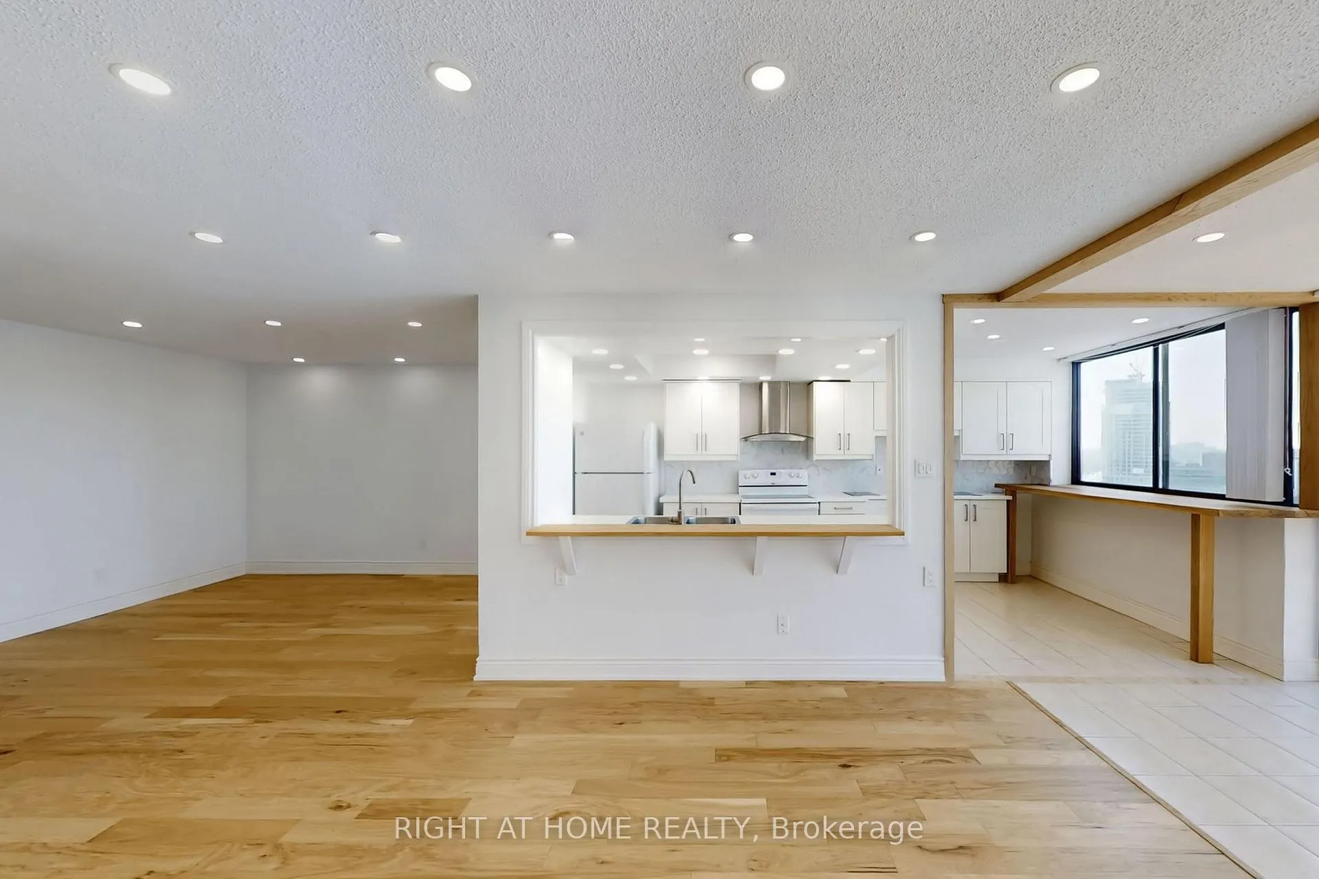 Photo 10 of Unit 2009, 40 Richview Road, Etobicoke, Humber Heights — HOMEH