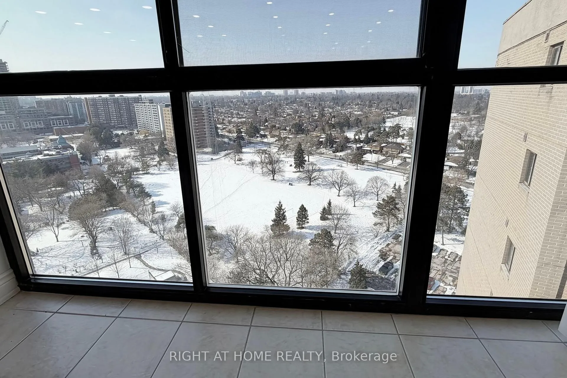 Photo 13 of Unit 2009, 40 Richview Road, Etobicoke, Humber Heights — HOMEH