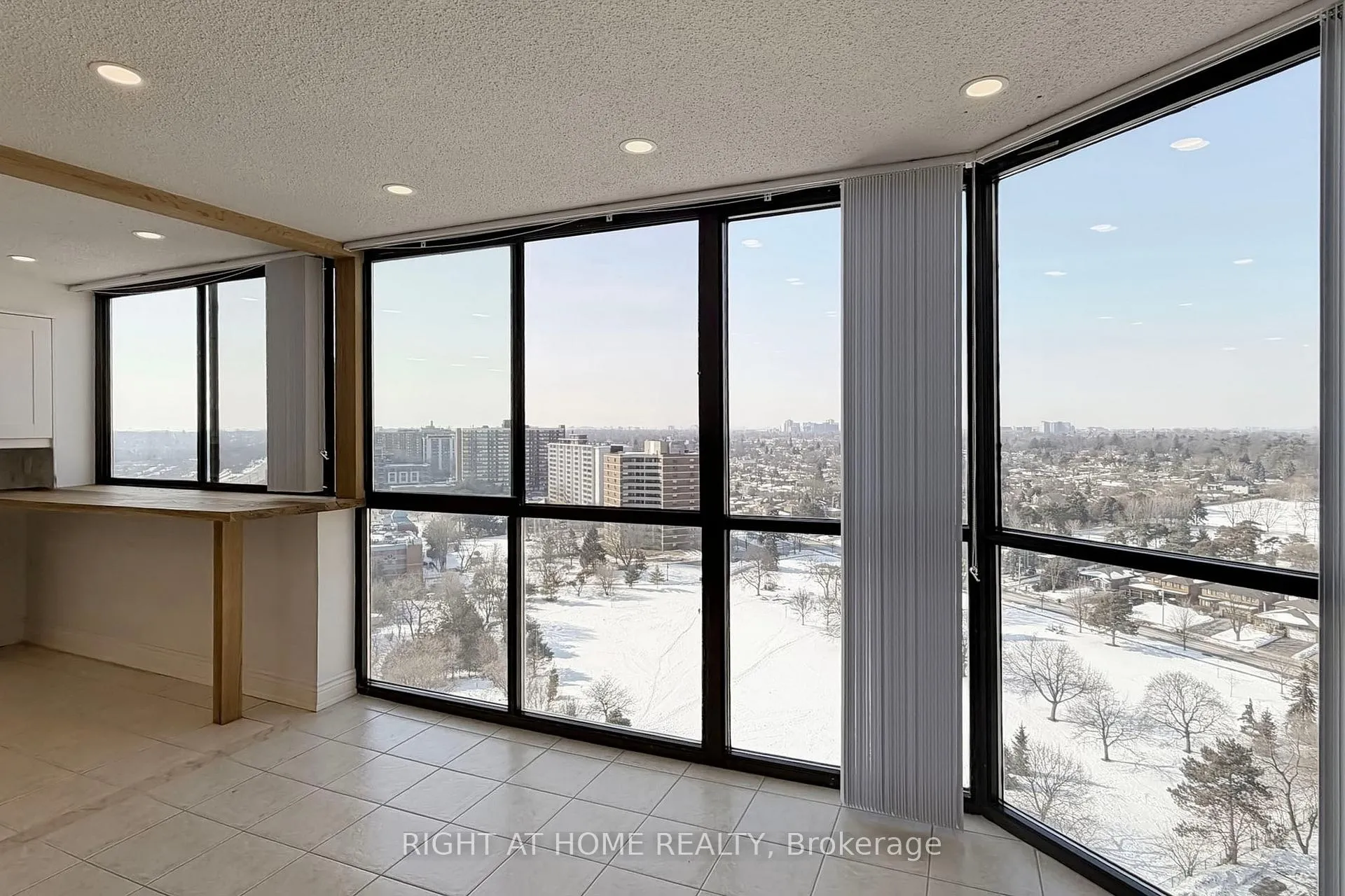 Photo 14 of Unit 2009, 40 Richview Road, Etobicoke, Humber Heights — HOMEH