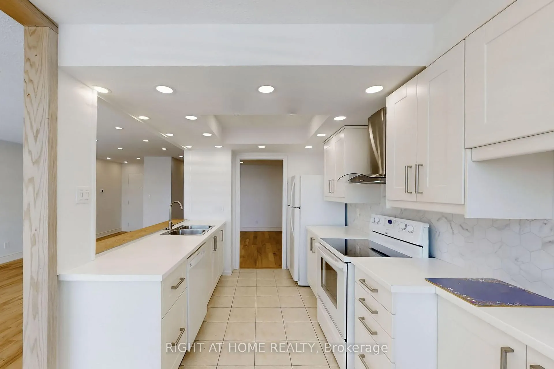Photo 16 of Unit 2009, 40 Richview Road, Etobicoke, Humber Heights — HOMEH