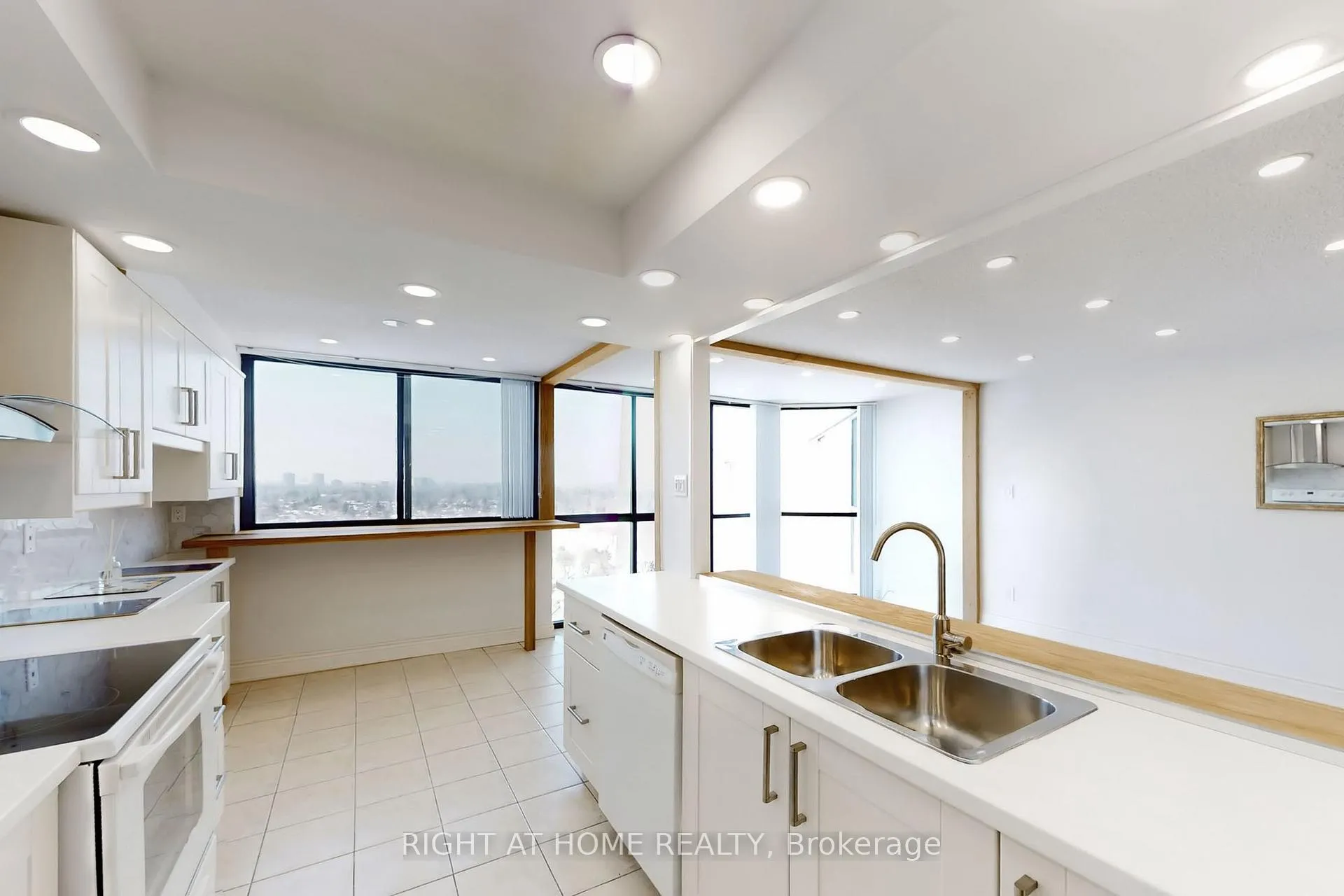 Photo 17 of Unit 2009, 40 Richview Road, Etobicoke, Humber Heights — HOMEH