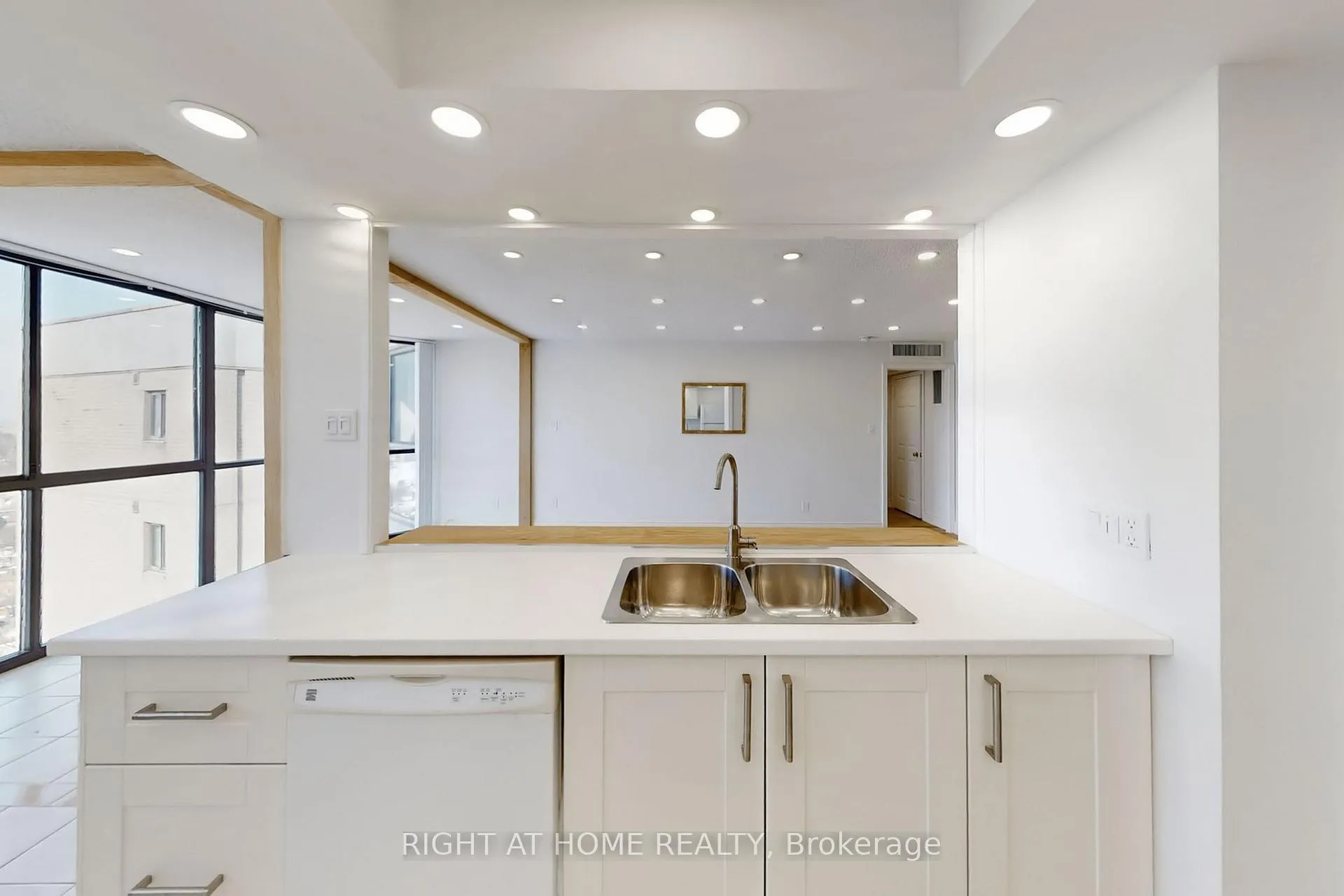 Photo 18 of Unit 2009, 40 Richview Road, Etobicoke, Humber Heights — HOMEH