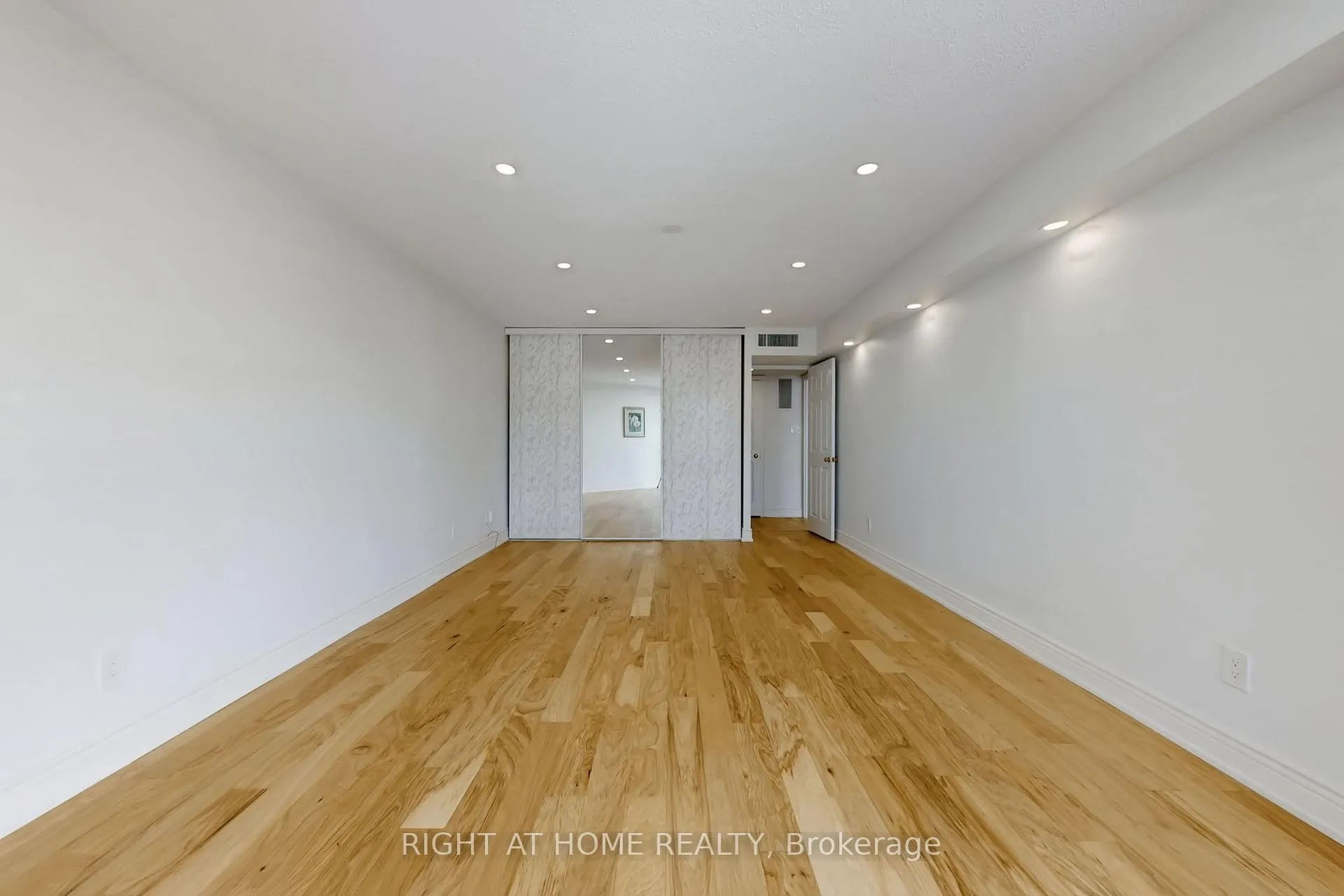 Photo 33 of Unit 2009, 40 Richview Road, Etobicoke, Humber Heights — HOMEH