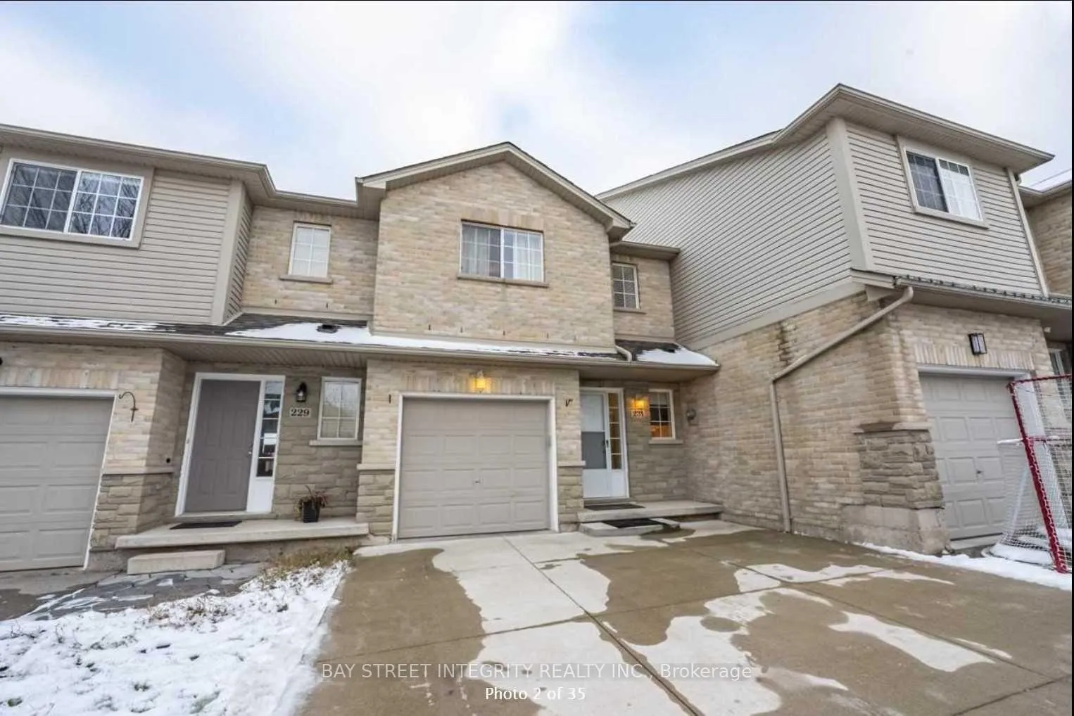 Photo 8 of 231 Dicenzo Drive, Hamilton, Ryckmans — HOMEH