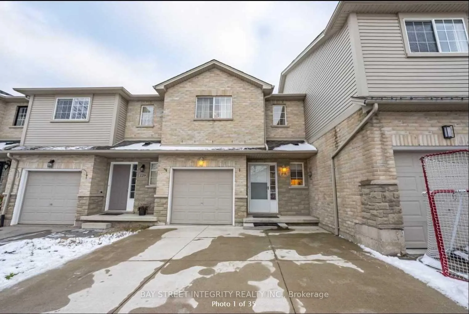Photo 9 of 231 Dicenzo Drive, Hamilton, Ryckmans — HOMEH